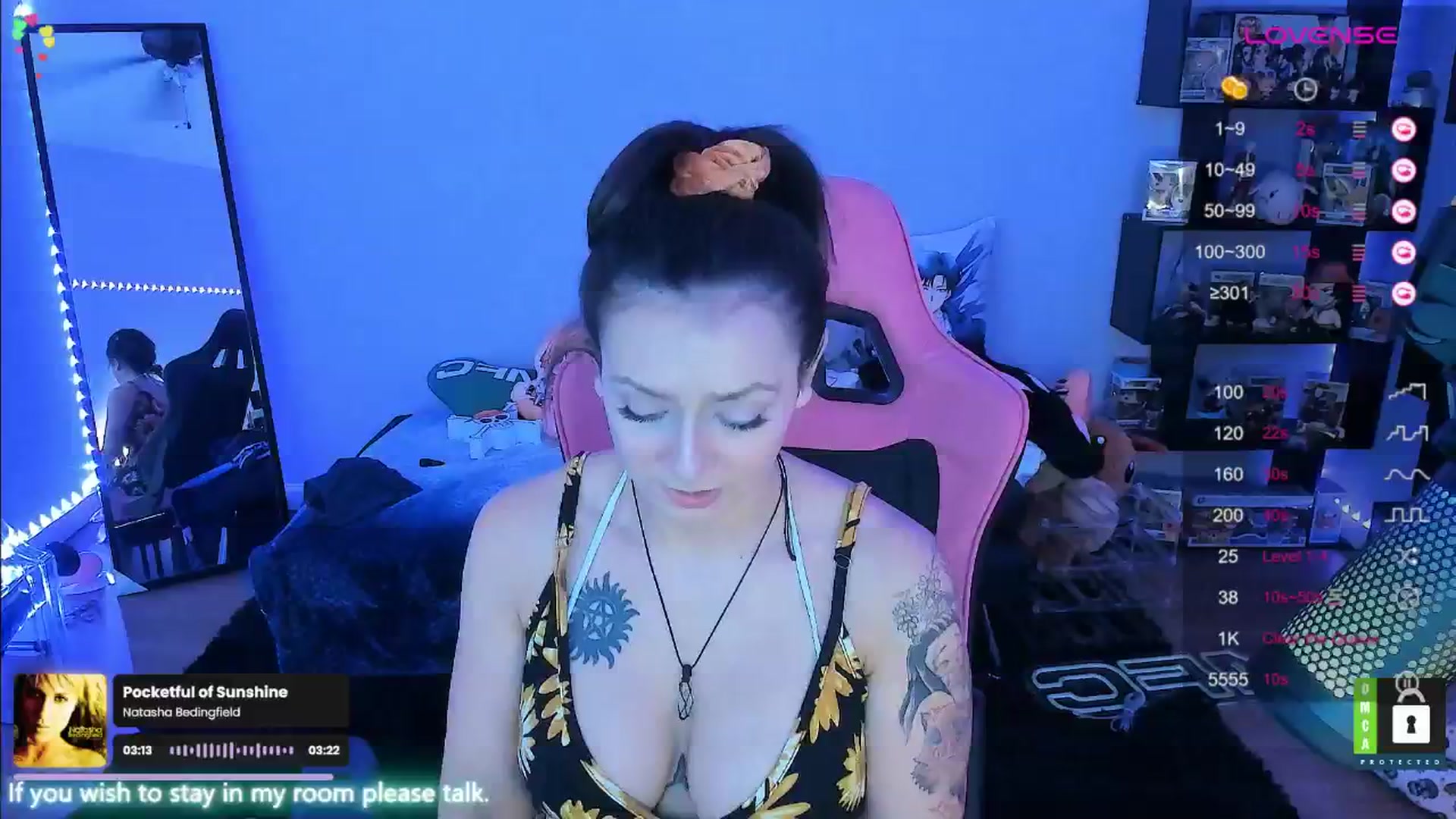 Gallery image thumbnail from Alyx_Singer's myfreecams stream on, 08/21/2024, 20:01 image 13 of 20