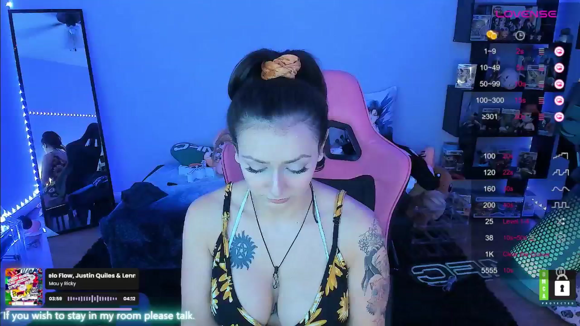 Gallery image thumbnail from Alyx_Singer's myfreecams stream on, 08/21/2024, 20:01 image 7 of 20