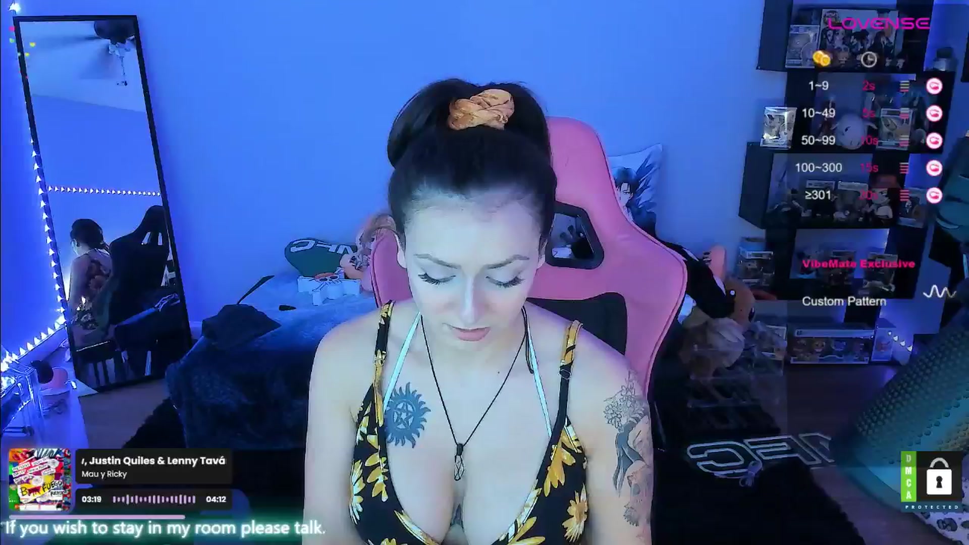 Gallery image thumbnail from Alyx_Singer's myfreecams stream on, 08/21/2024, 20:01 image 6 of 20