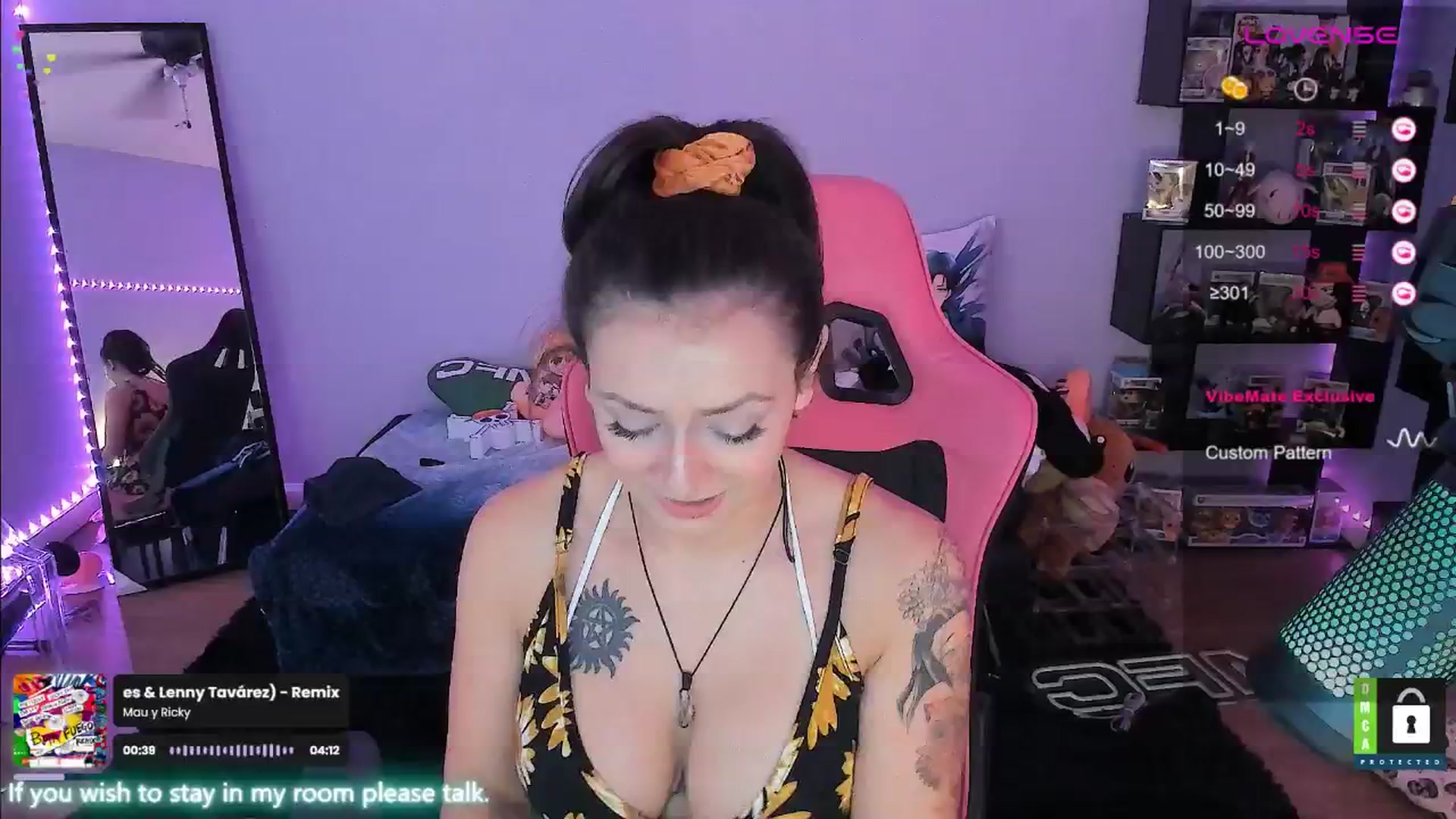 Gallery image thumbnail from Alyx_Singer's myfreecams stream on, 08/21/2024, 20:01 image 2 of 20
