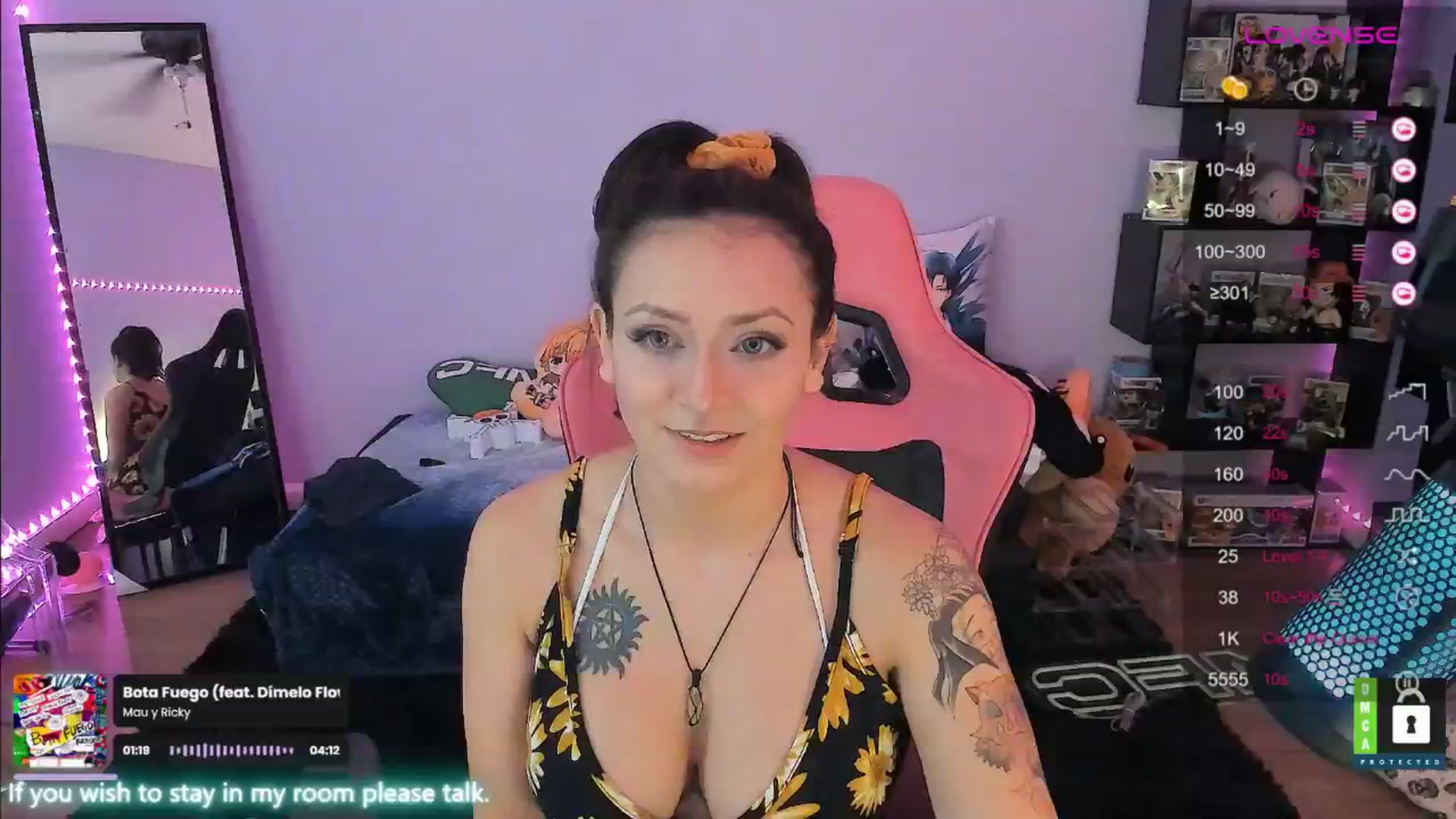 Gallery image thumbnail from Alyx_Singer's myfreecams stream on, 08/21/2024, 20:01 image 3 of 20