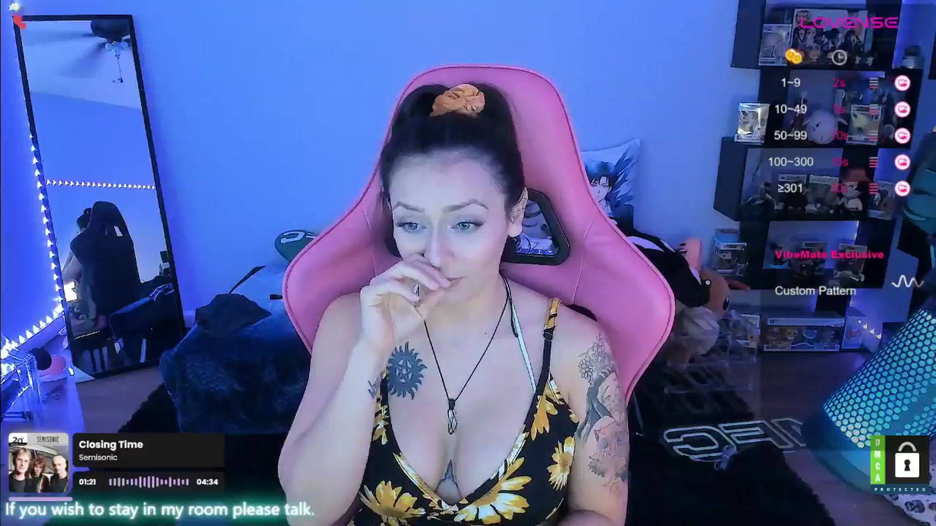 Gallery image thumbnail from Alyx_Singer's myfreecams stream on, 08/21/2024, 20:01 image 20 of 20