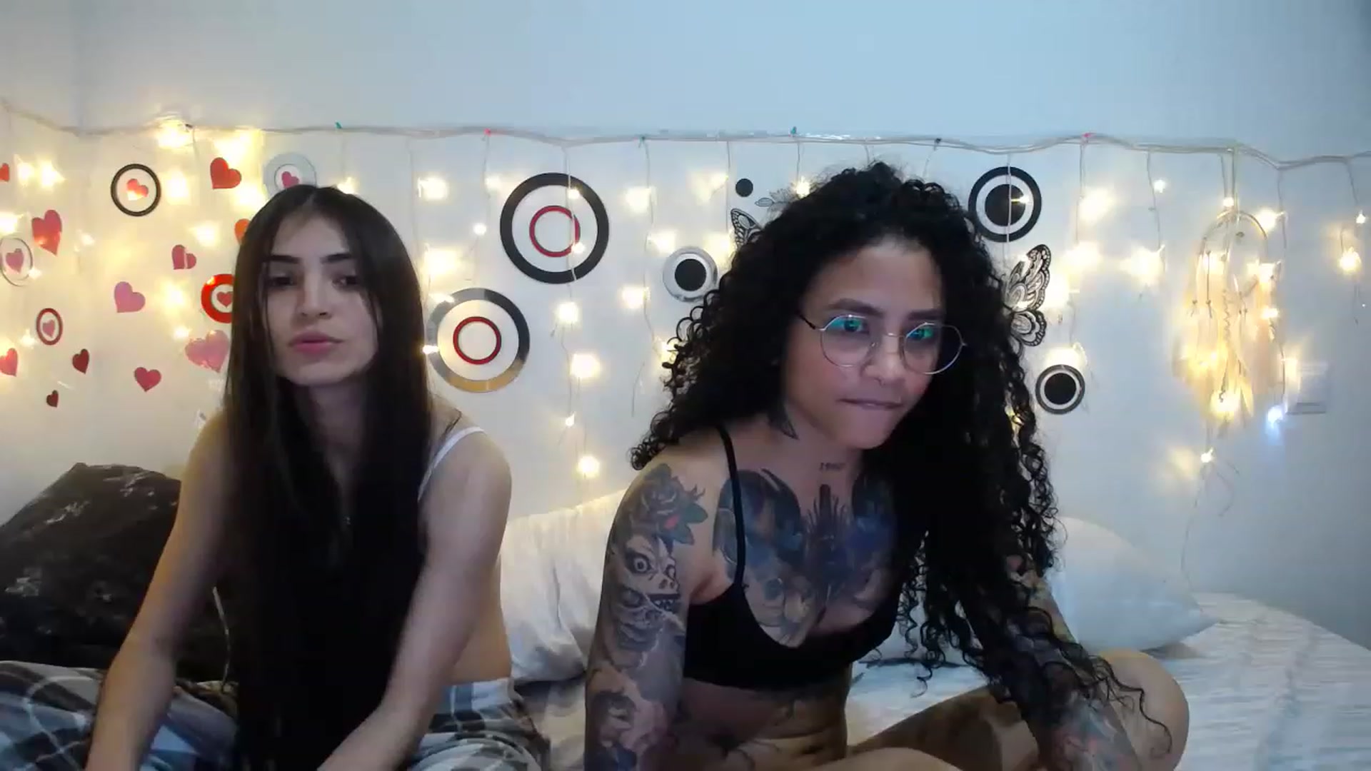 Gallery image thumbnail from Ama_music's myfreecams stream on, 01/19/2023, 19:21 image 20 of 20