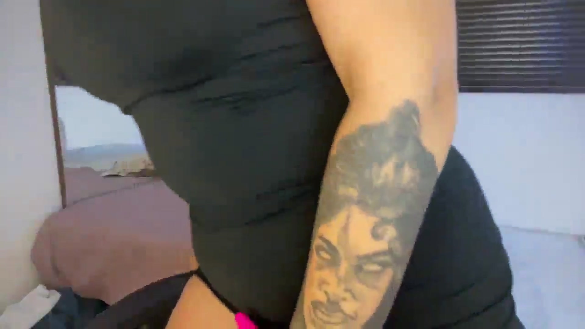 Gallery image thumbnail from Amabily's myfreecams stream on, 04/25/2025, 24:32 image 5 of 20