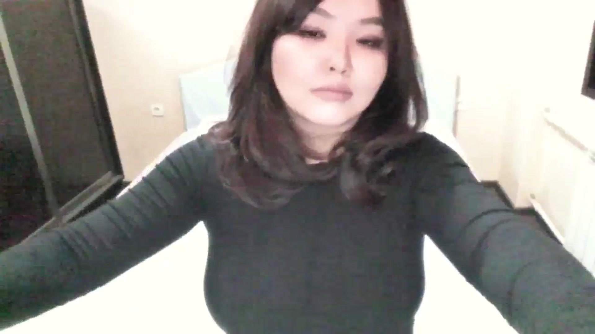 Gallery image thumbnail from AmaiSan's myfreecams stream on, 11/08/2023, 19:40 image 4 of 20