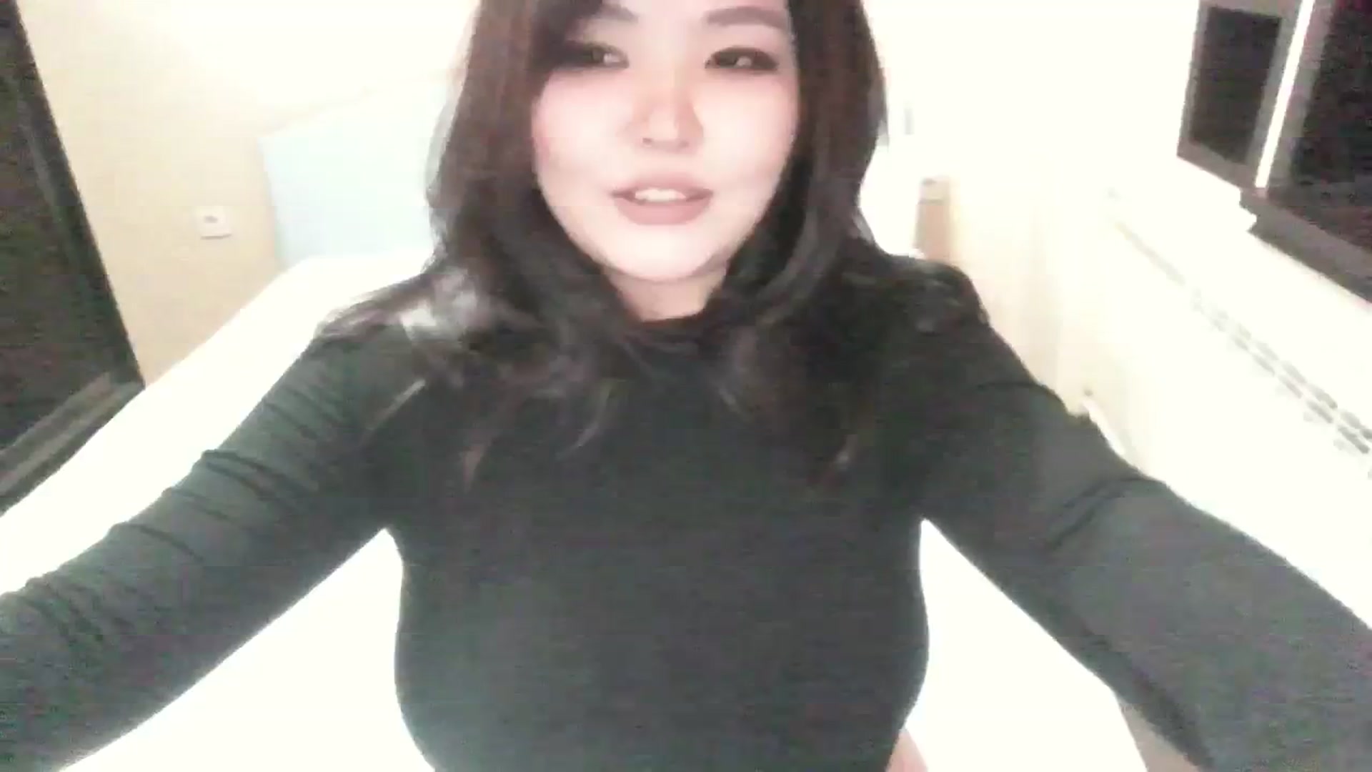 Gallery image thumbnail from AmaiSan's myfreecams stream on, 01/17/2024, 16:19 image 15 of 20