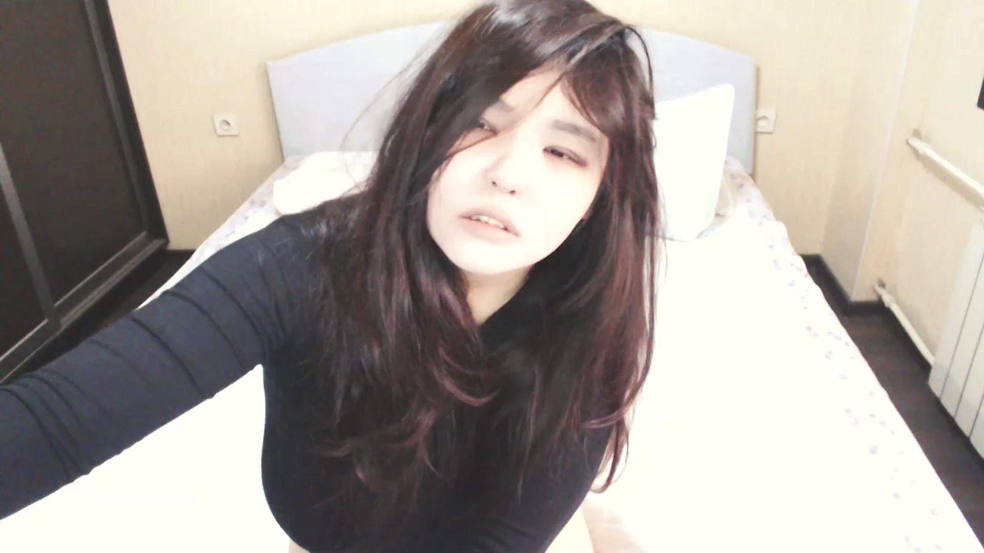 Gallery image thumbnail from AmaiSan's myfreecams stream on, 05/14/2025, 05:38 image 13 of 20