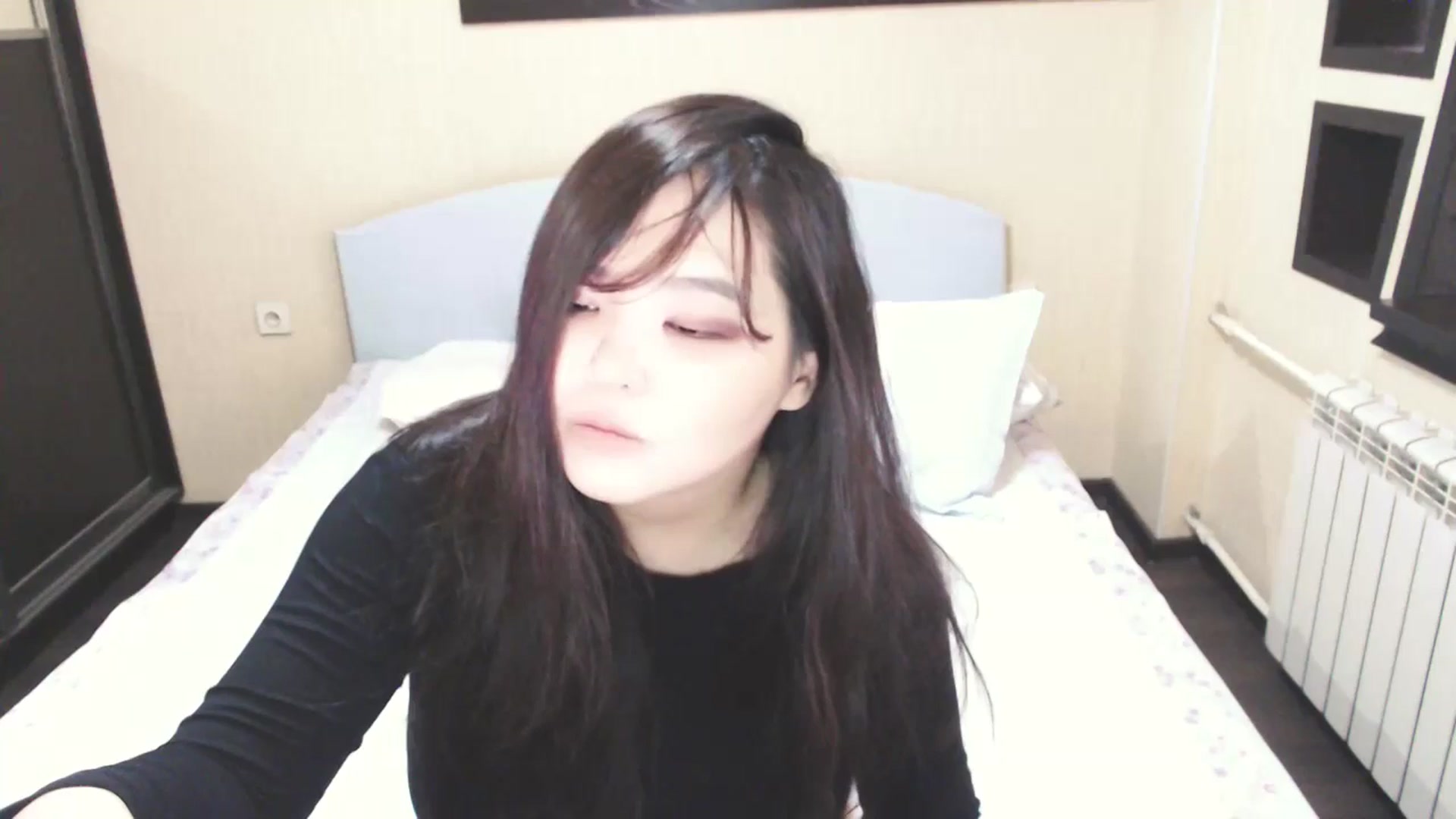 Gallery image thumbnail from AmaiSan's myfreecams stream on, 05/26/2025, 06:21 image 1 of 20