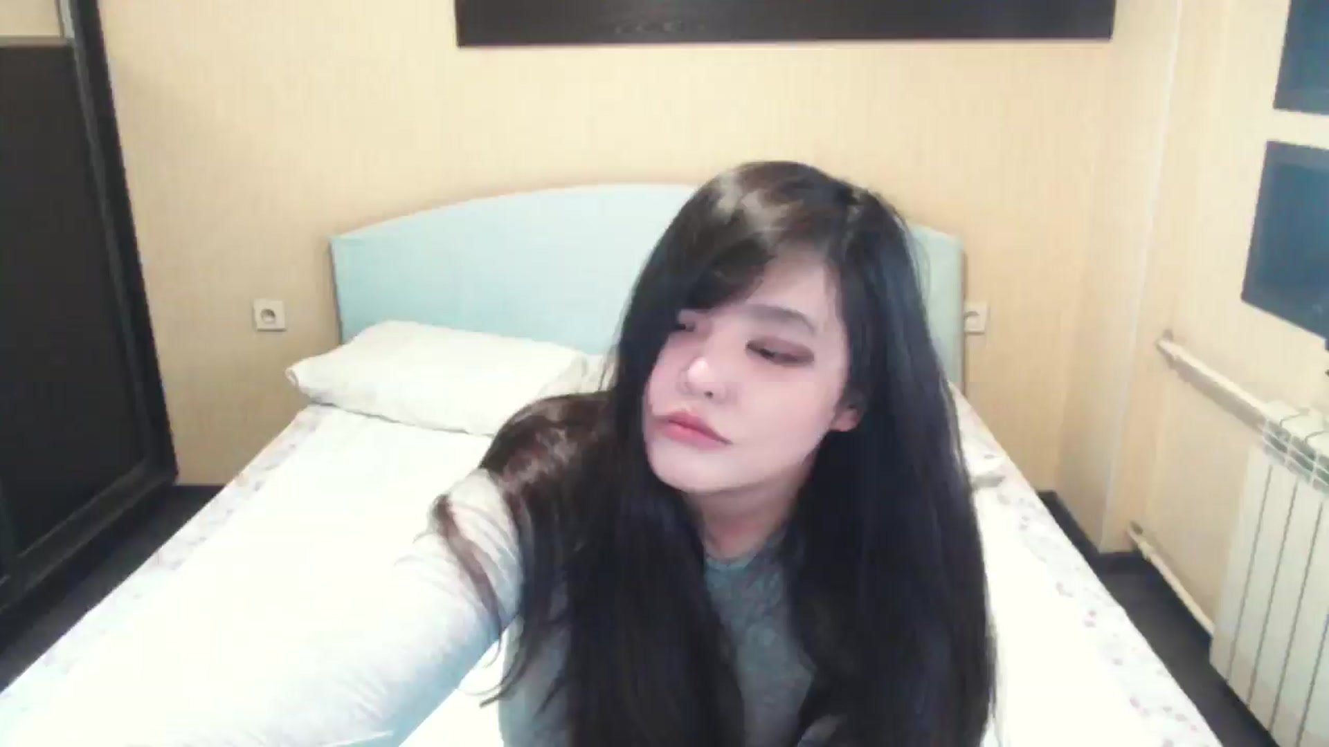 Gallery image thumbnail from AmaiSan's myfreecams stream on, 04/15/2026, 05:39 image 9 of 20