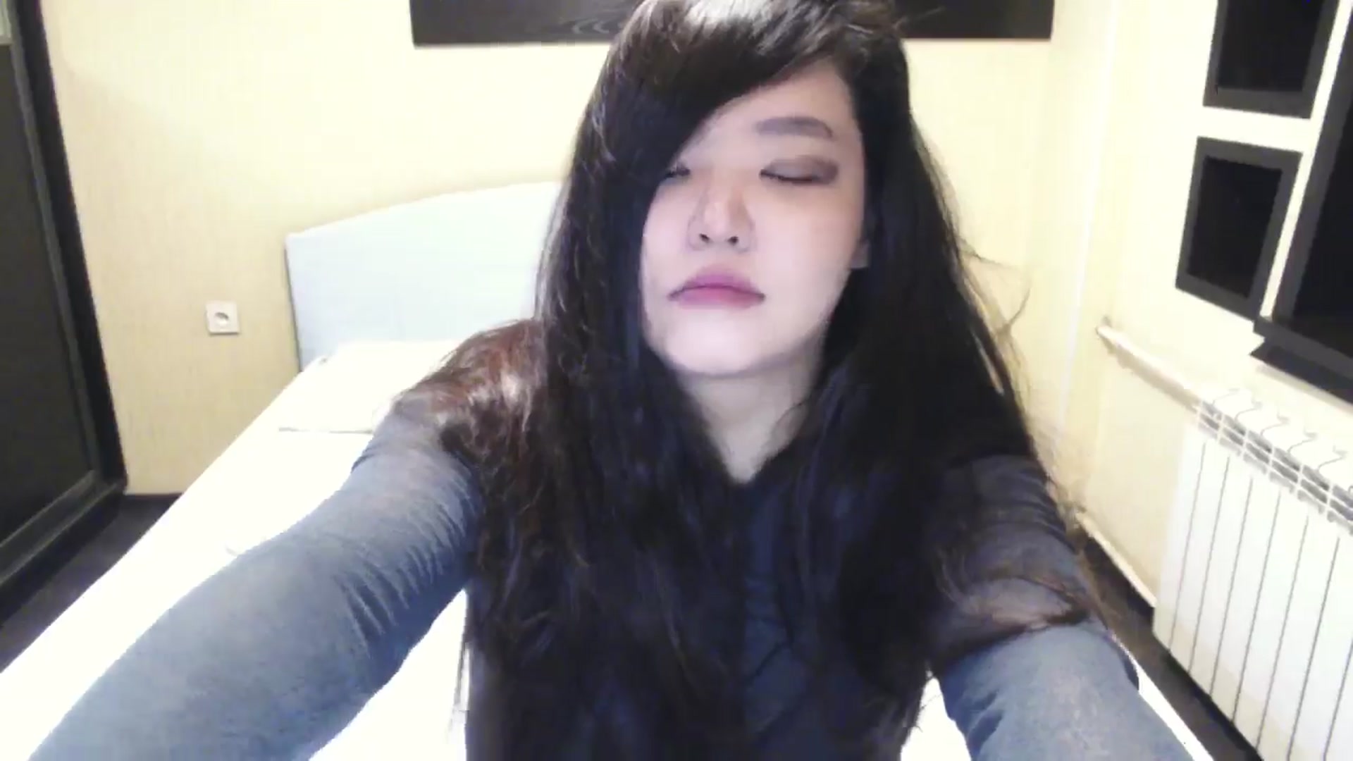Gallery image thumbnail from AmaiSan's myfreecams stream on, 04/18/2026, 16:38 image 18 of 20