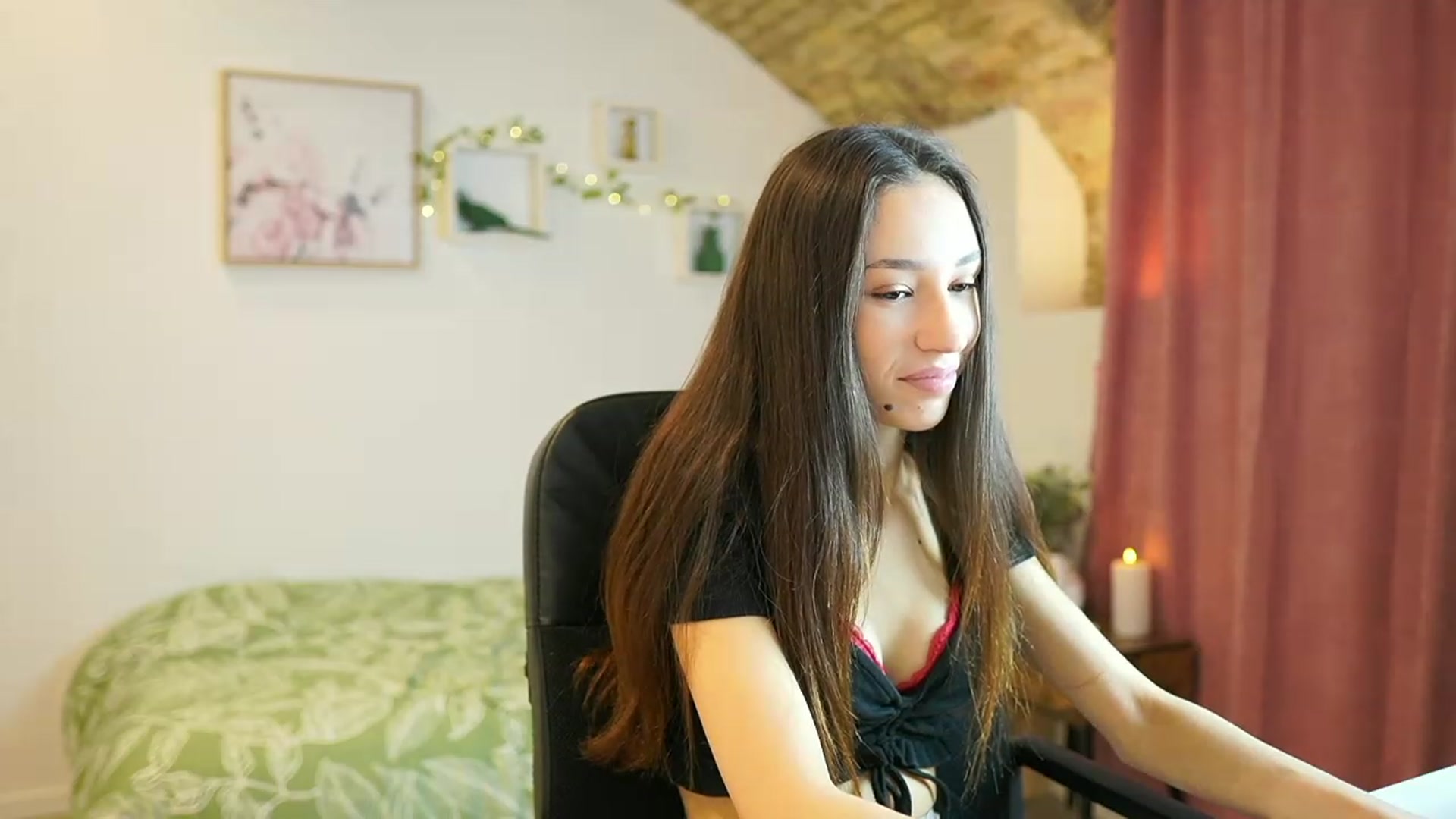 Gallery image thumbnail from Amai__Liu's myfreecams stream on, 01/31/2024, 14:48 image 19 of 20