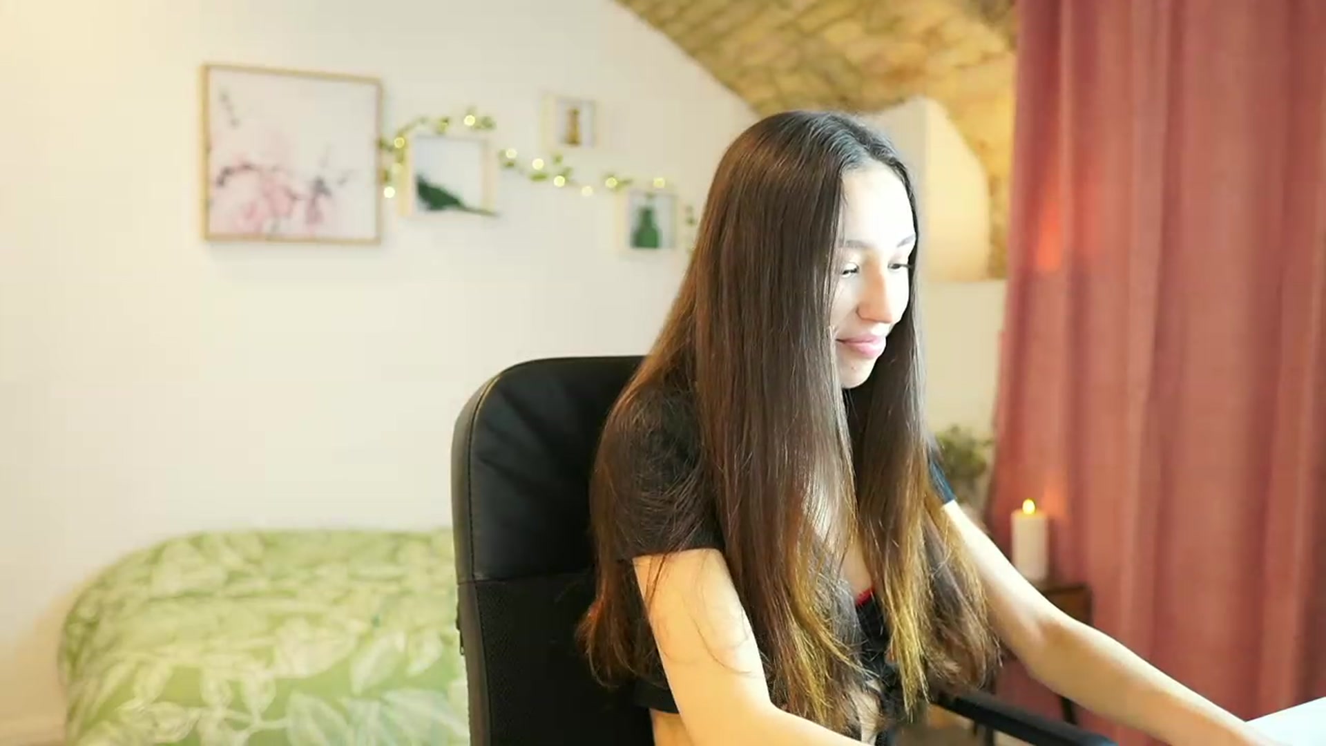 Gallery image thumbnail from Amai__Liu's myfreecams stream on, 01/31/2024, 14:48 image 8 of 20
