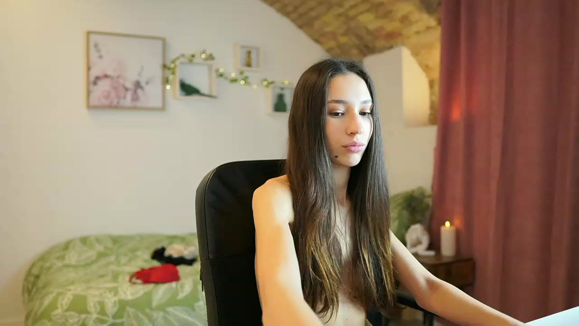 Gallery image thumbnail from Amai__Liu's myfreecams stream on, 01/31/2024, 17:14 image 18 of 20