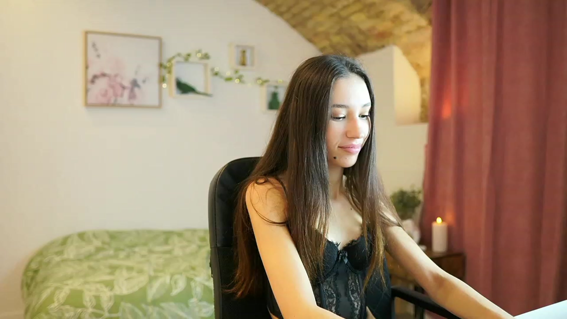 Gallery image thumbnail from Amai__Liu's myfreecams stream on, 02/01/2024, 23:29 image 8 of 20