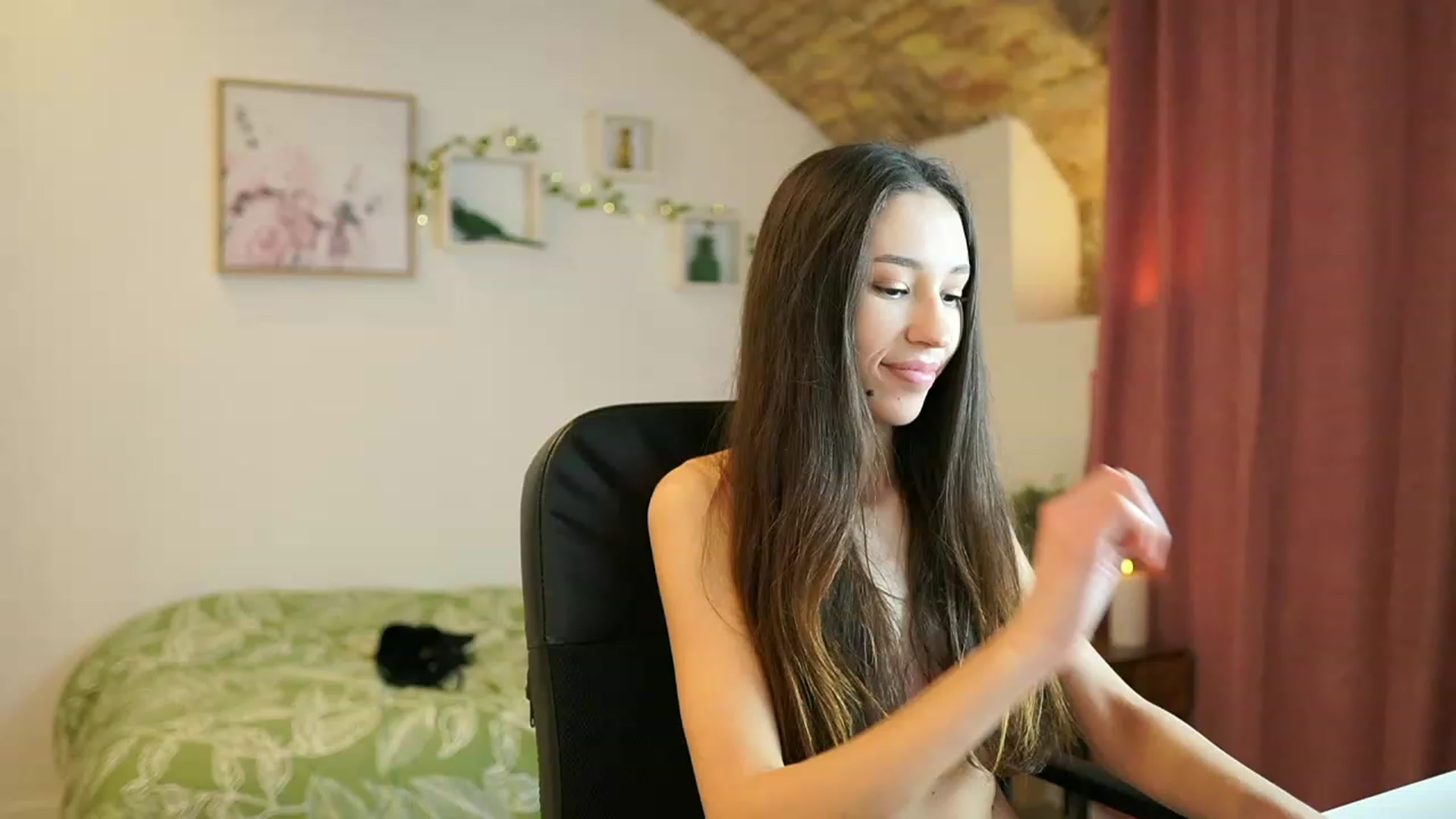 Gallery image thumbnail from Amai__Liu's myfreecams stream on, 02/01/2024, 23:29 image 16 of 20