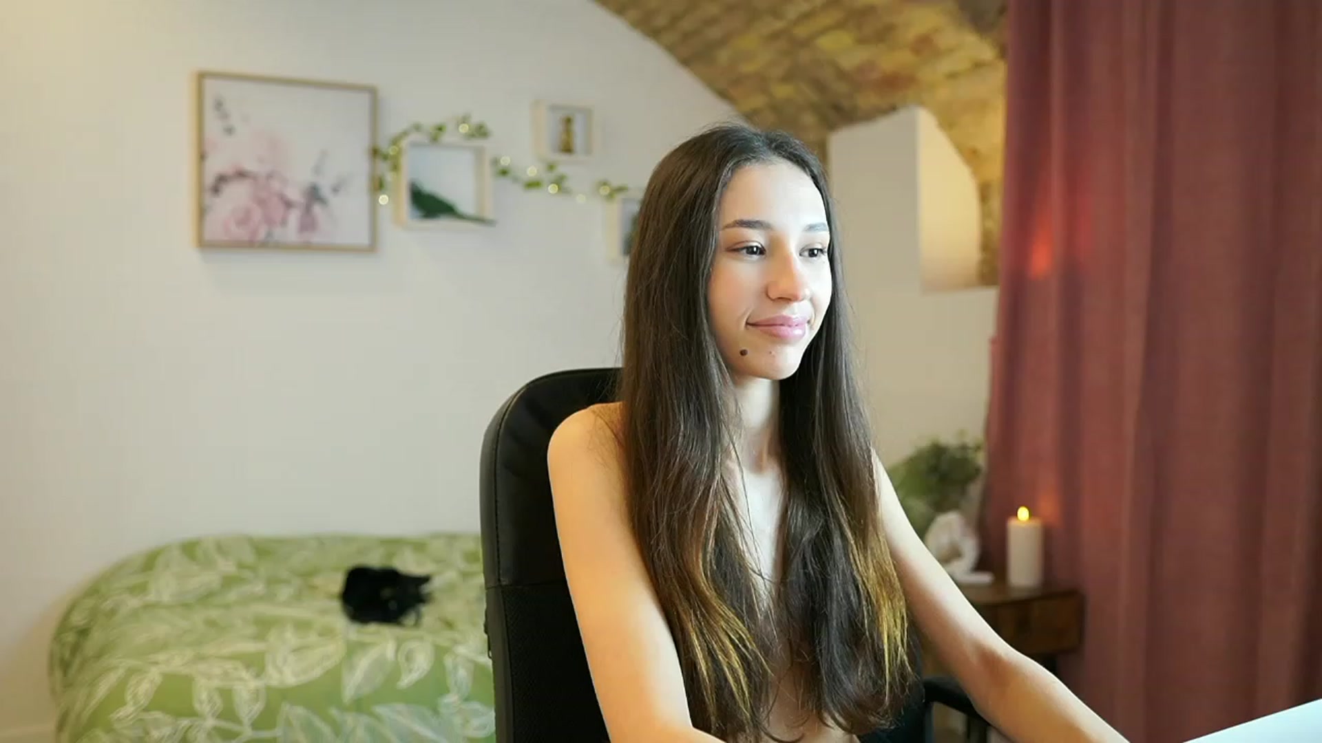 Gallery image thumbnail from Amai__Liu's myfreecams stream on, 02/01/2024, 23:29 image 17 of 20