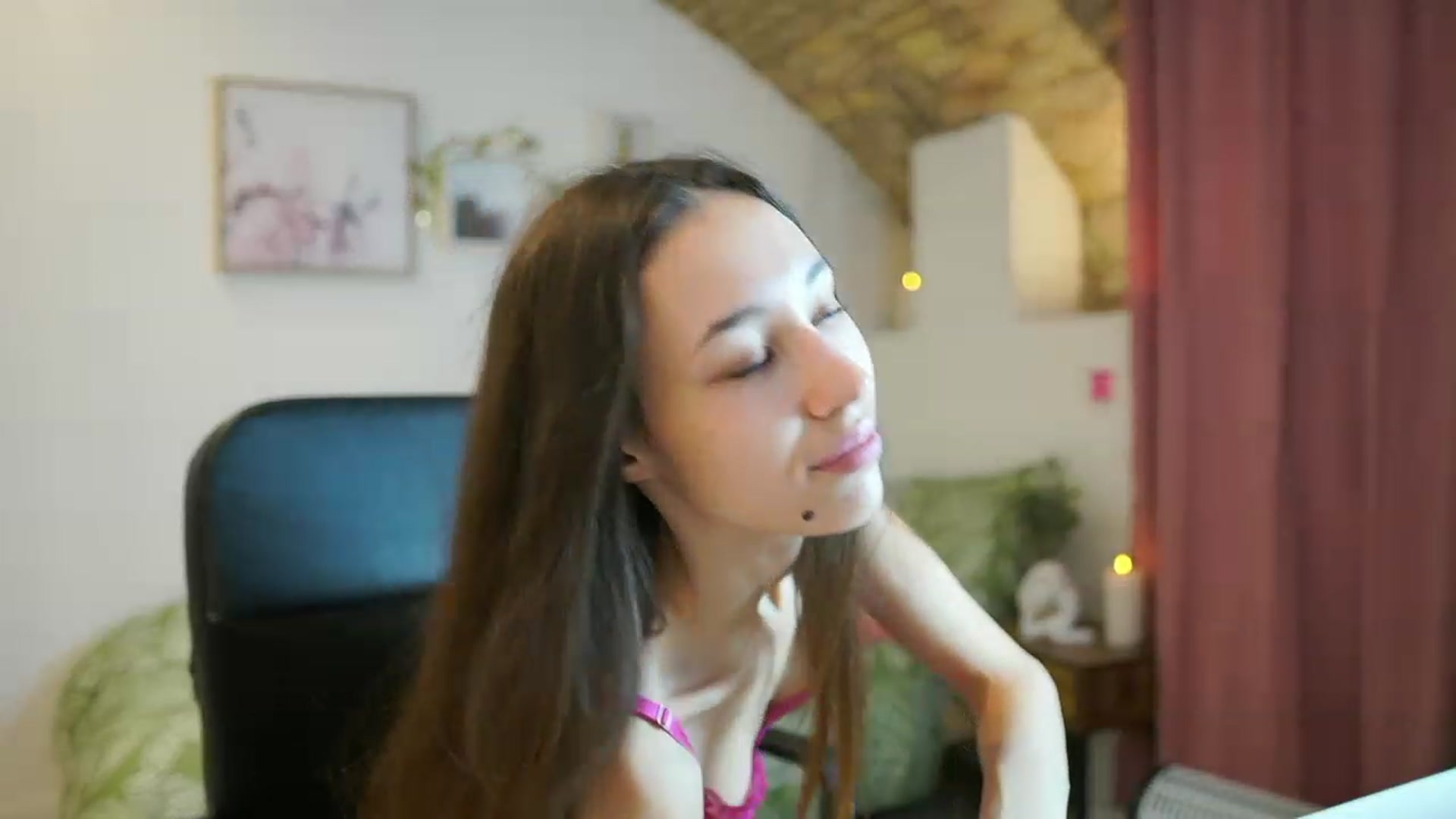 Gallery image thumbnail from Amai__Liu's myfreecams stream on, 02/02/2024, 17:48 image 7 of 20