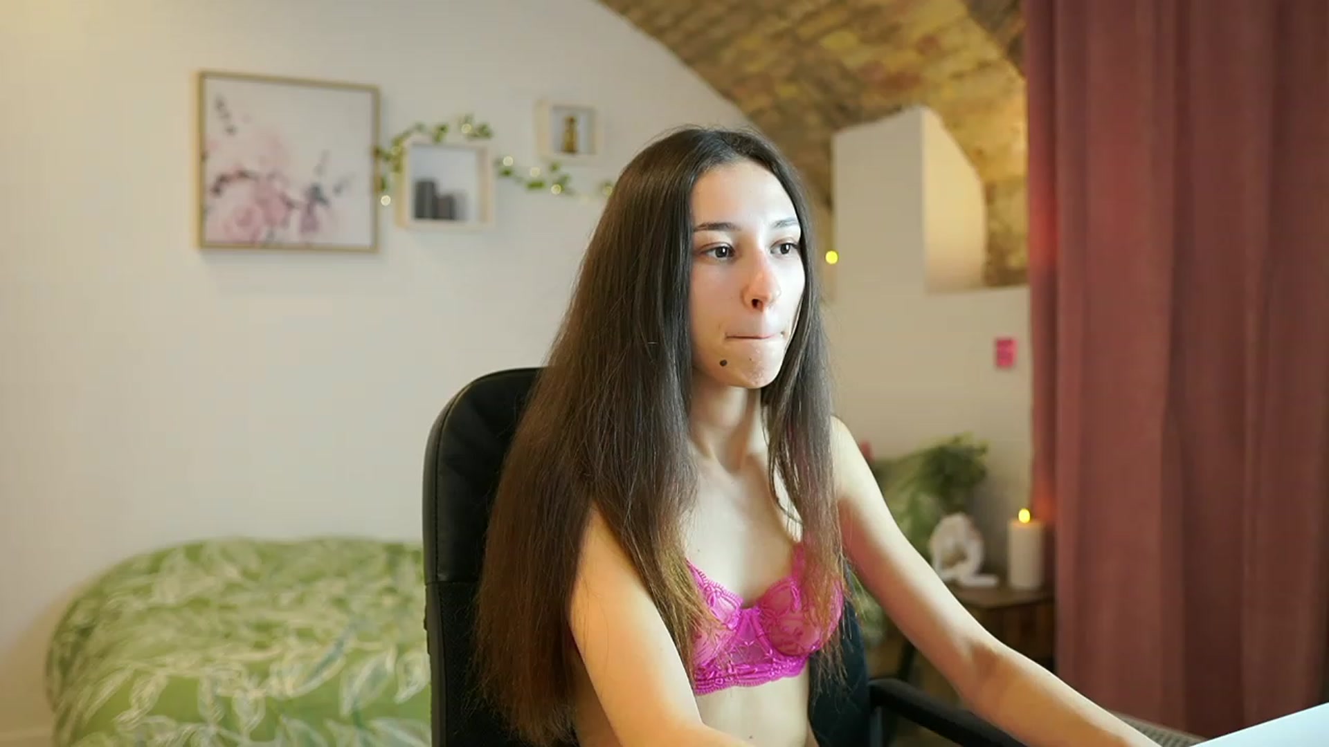 Gallery image thumbnail from Amai__Liu's myfreecams stream on, 02/02/2024, 19:05 image 19 of 20