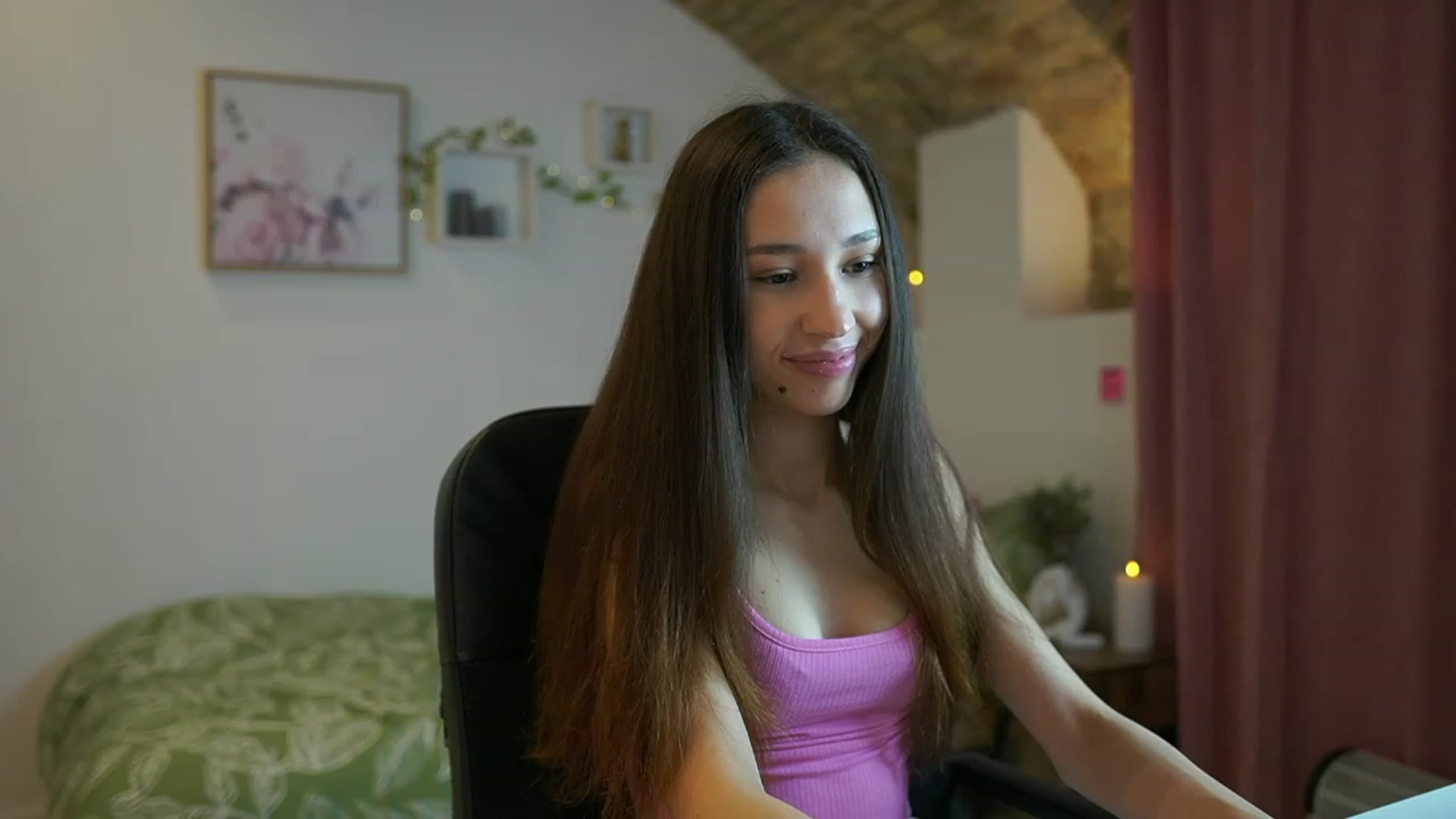 Gallery image thumbnail from Amai__Liu's myfreecams stream on, 02/05/2024, 16:57 image 3 of 20