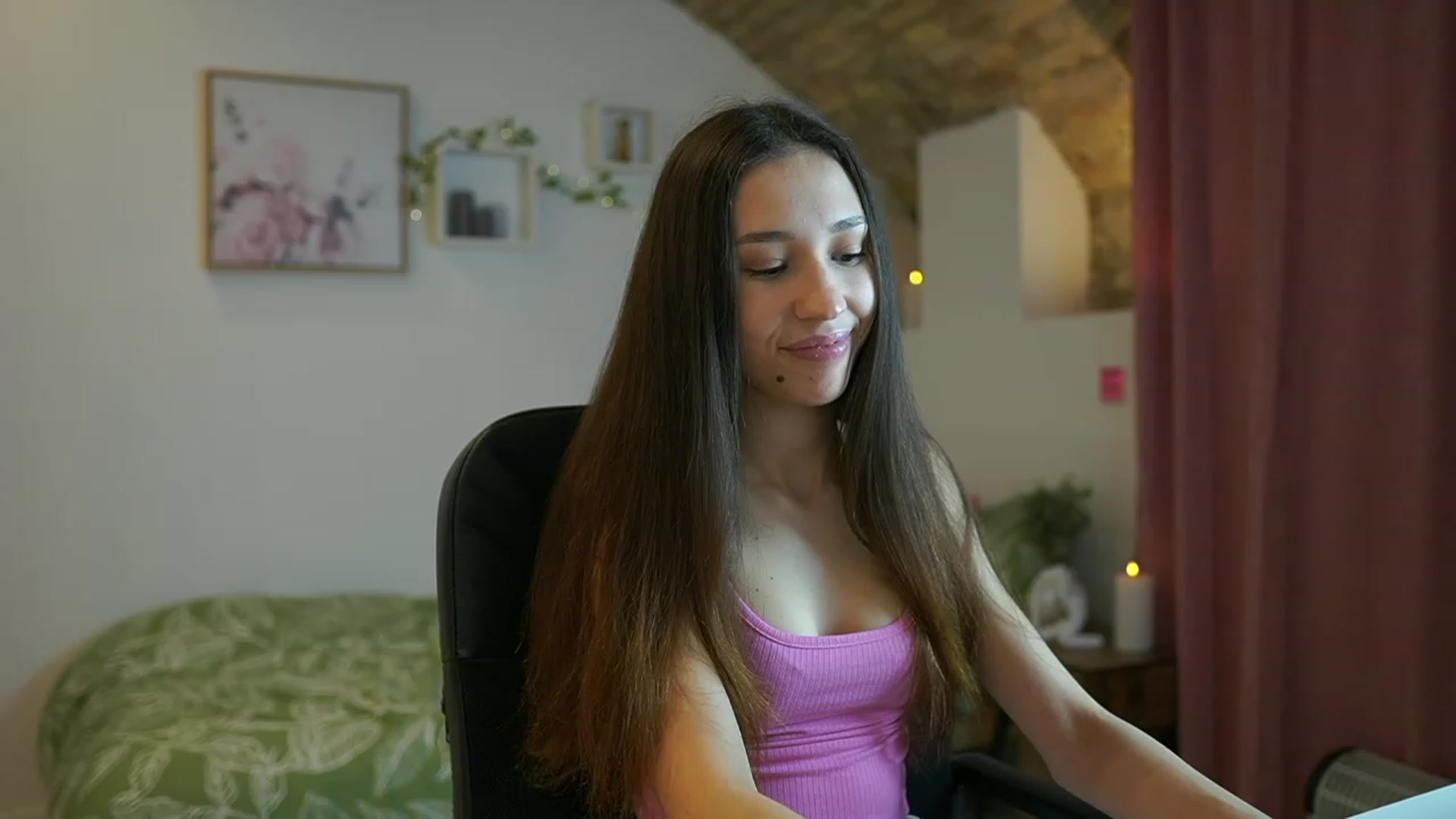 Gallery image thumbnail from Amai__Liu's myfreecams stream on, 02/05/2024, 16:57 image 2 of 20