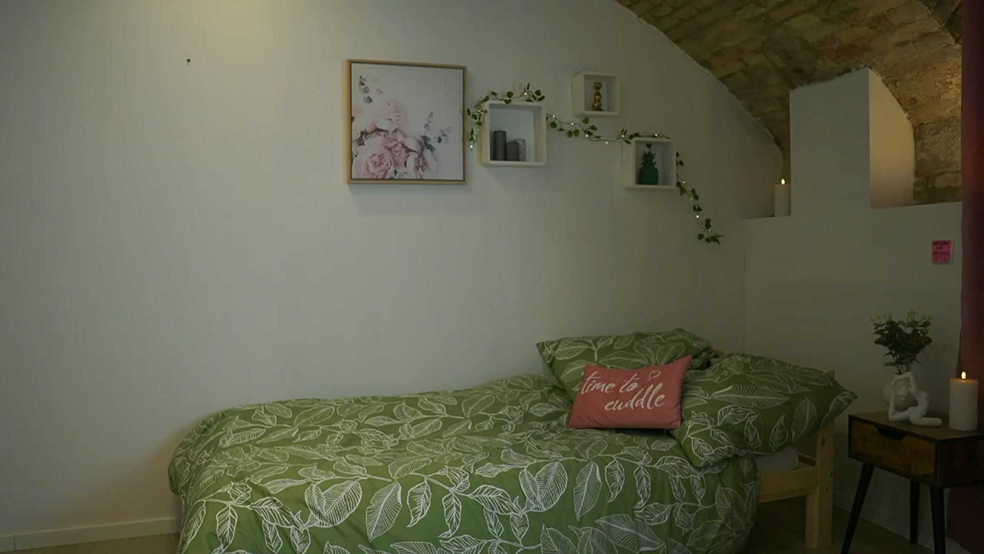 Gallery image thumbnail from Amai__Liu's myfreecams stream on, 02/09/2024, 22:44 image 14 of 20