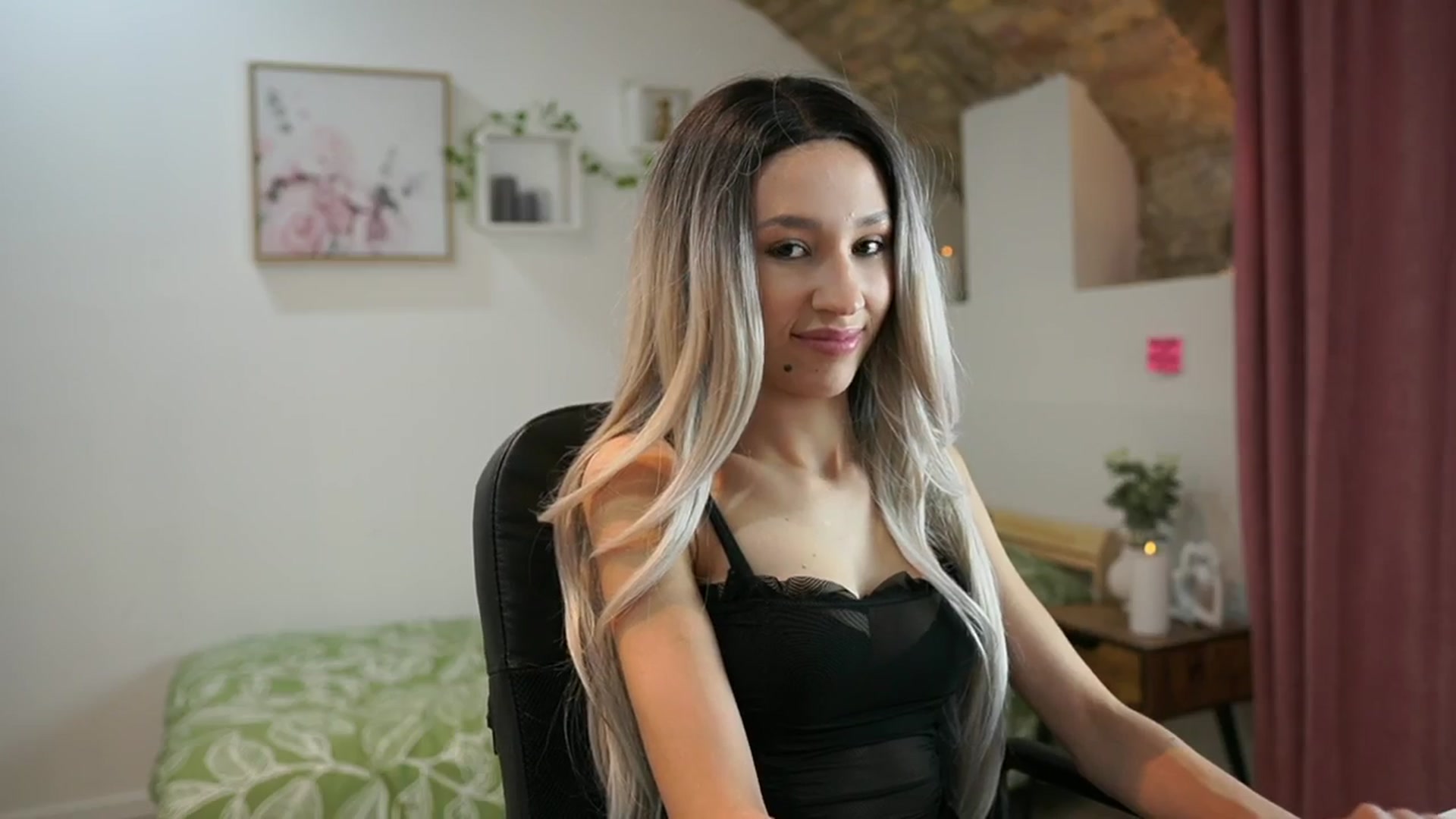 Gallery image thumbnail from Amai__Liu's myfreecams stream on, 05/25/2024, 23:28 image 15 of 20