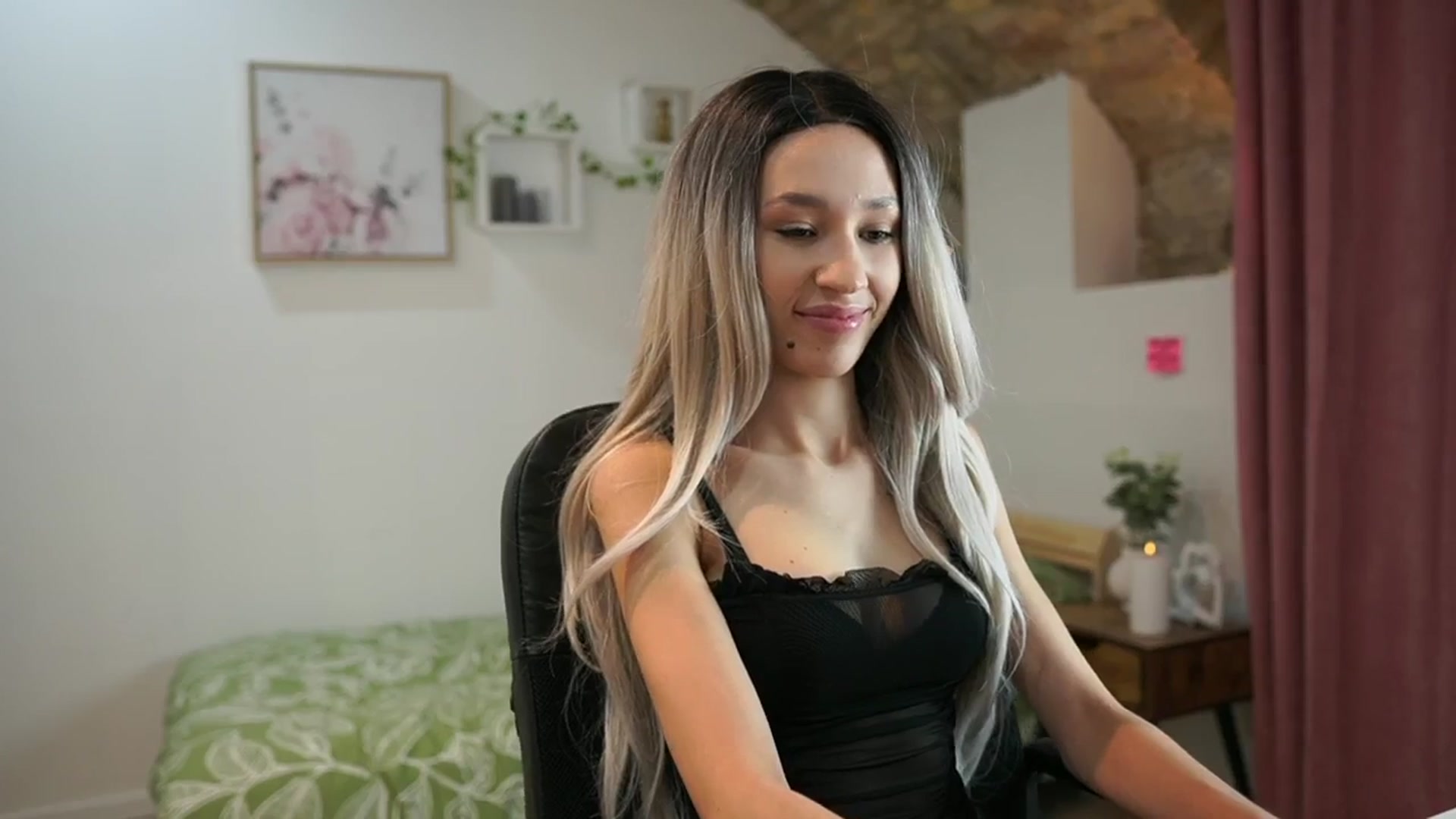 Gallery image thumbnail from Amai__Liu's myfreecams stream on, 05/25/2024, 23:28 image 14 of 20
