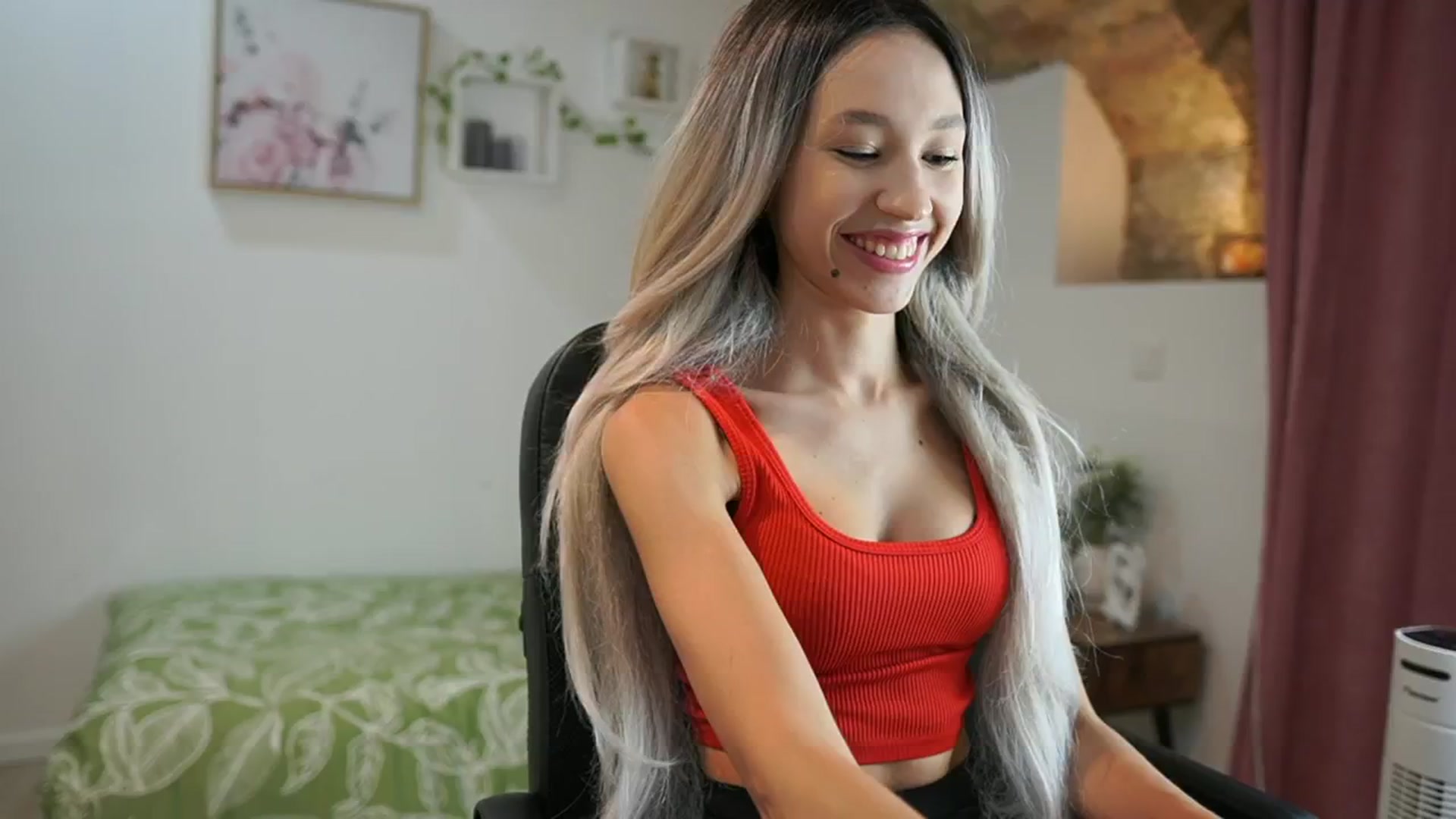Gallery image thumbnail from Amai__Liu's myfreecams stream on, 06/28/2024, 18:59 image 3 of 20
