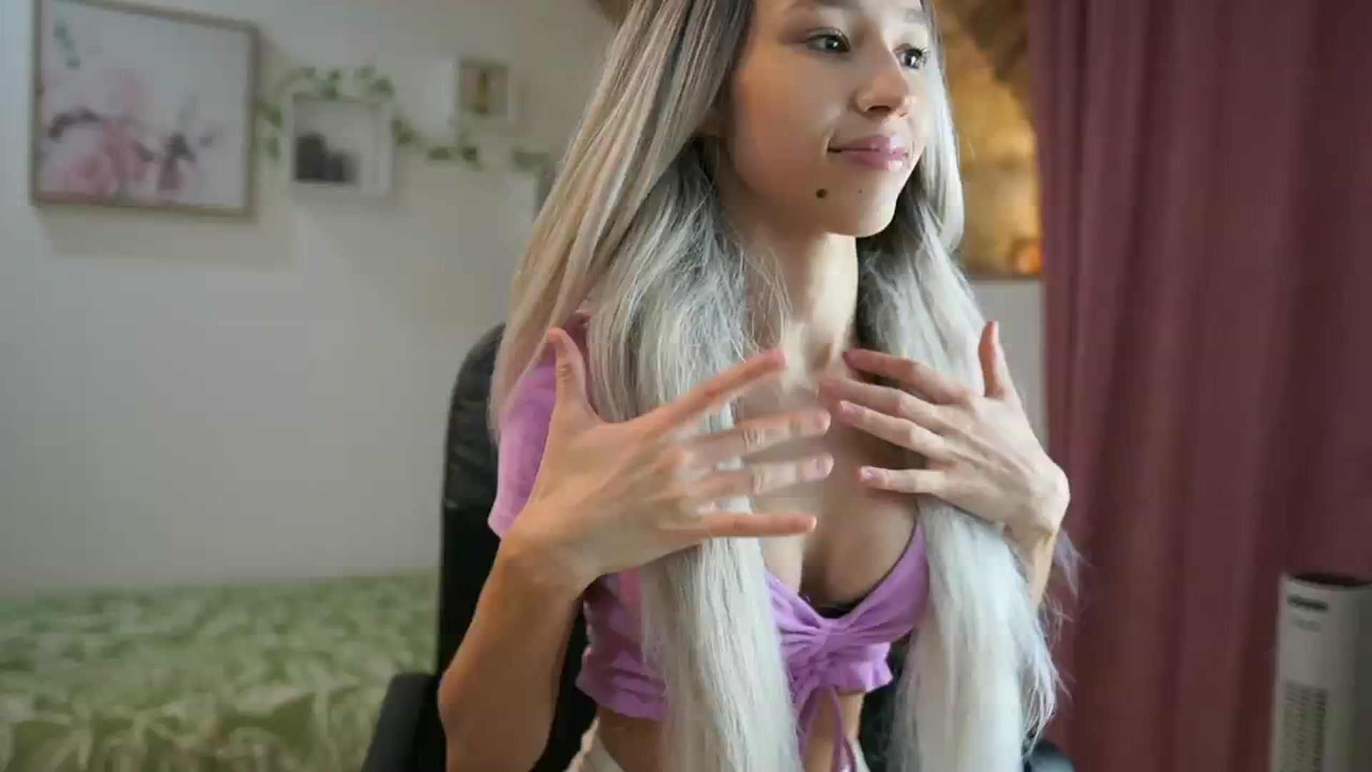 Gallery image thumbnail from Amai__Liu's myfreecams stream on, 07/04/2024, 20:02 image 6 of 20