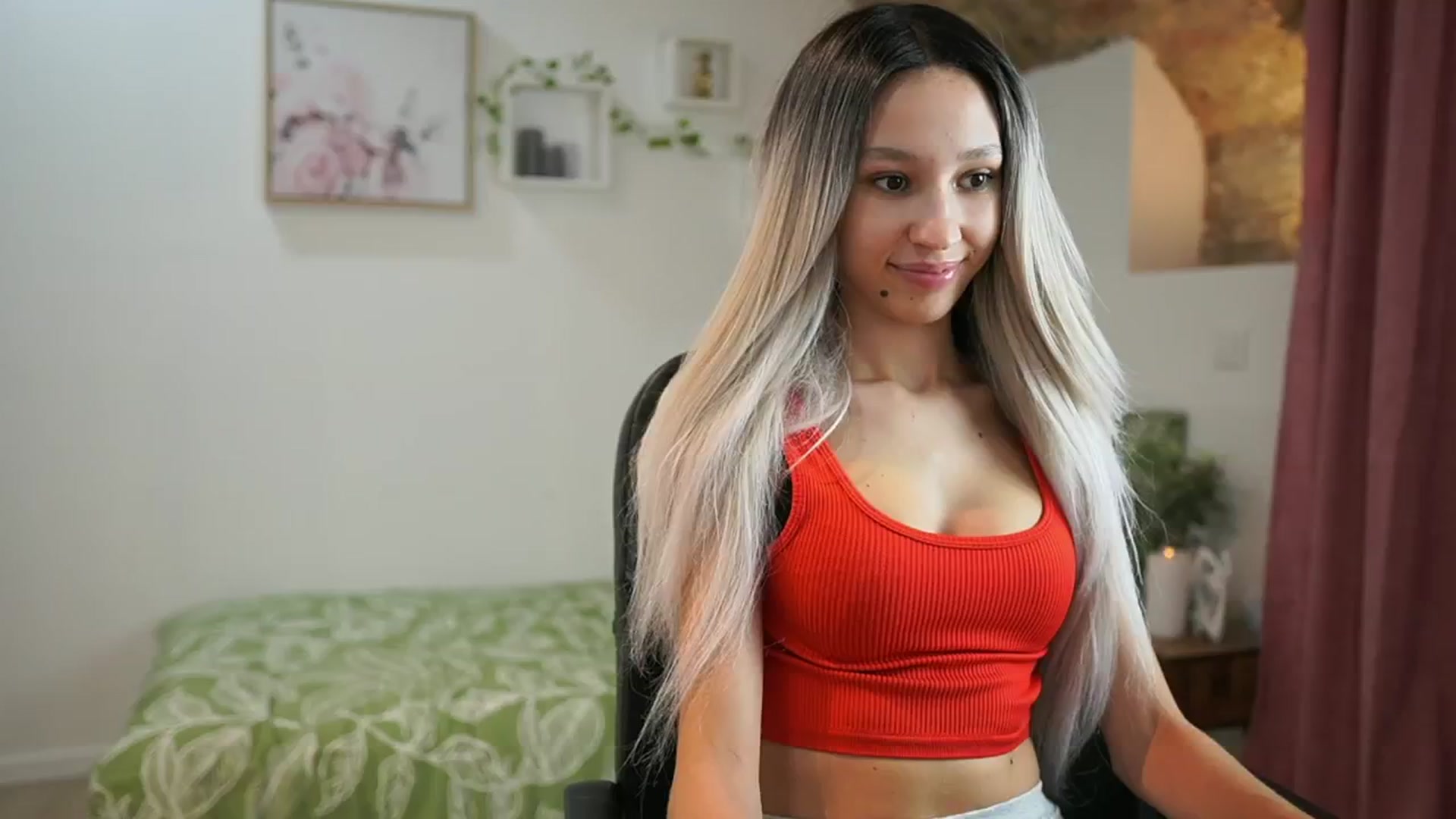 Gallery image thumbnail from Amai__Liu's myfreecams stream on, 08/06/2024, 19:32 image 2 of 20