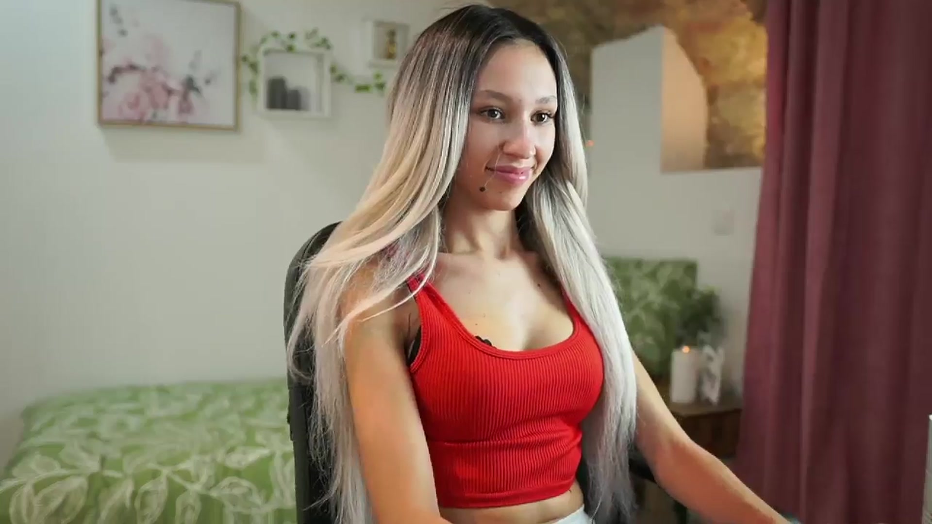 Gallery image thumbnail from Amai__Liu's myfreecams stream on, 08/06/2024, 21:08 image 8 of 20