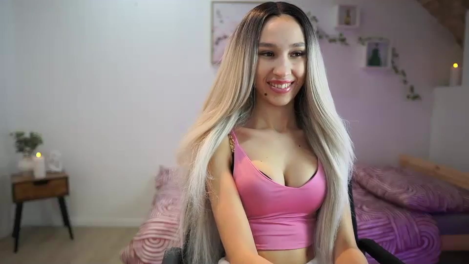 Gallery image thumbnail from Amai__Liu's myfreecams stream on, 12/08/2024, 20:27 image 9 of 20