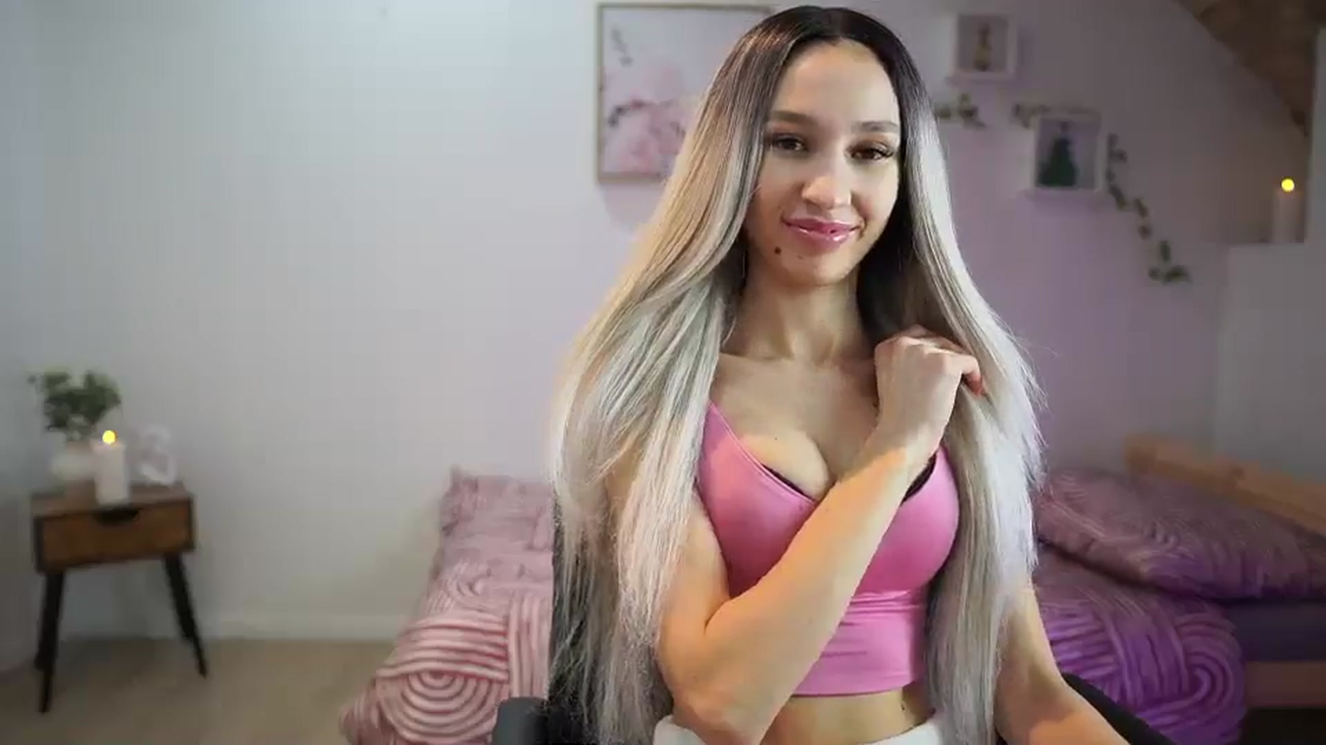 Gallery image thumbnail from Amai__Liu's myfreecams stream on, 12/08/2024, 20:27 image 19 of 20