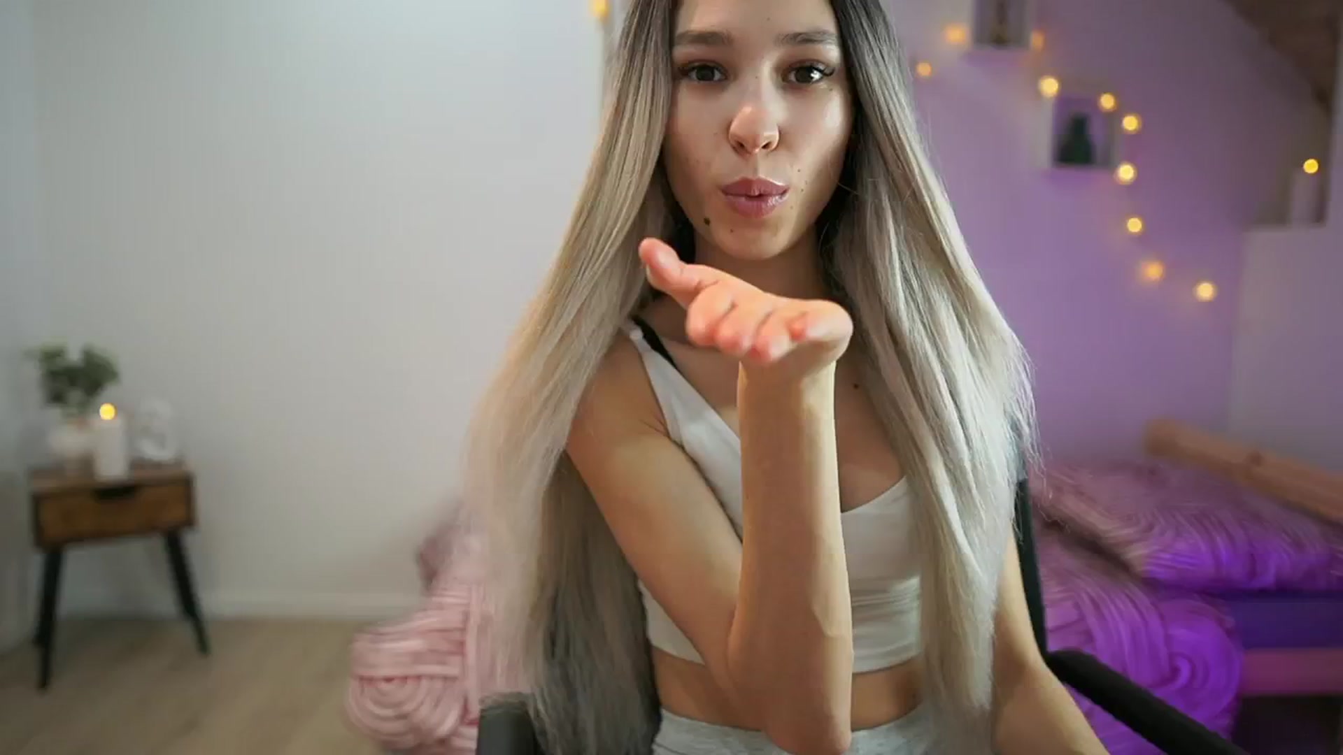 Gallery image thumbnail from Amai__Liu's myfreecams stream on, 12/16/2024, 22:52 image 2 of 20