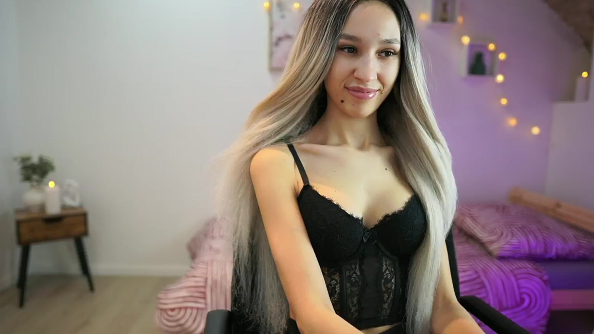 Gallery image thumbnail from Amai__Liu's myfreecams stream on, 12/20/2024, 19:41 image 7 of 20