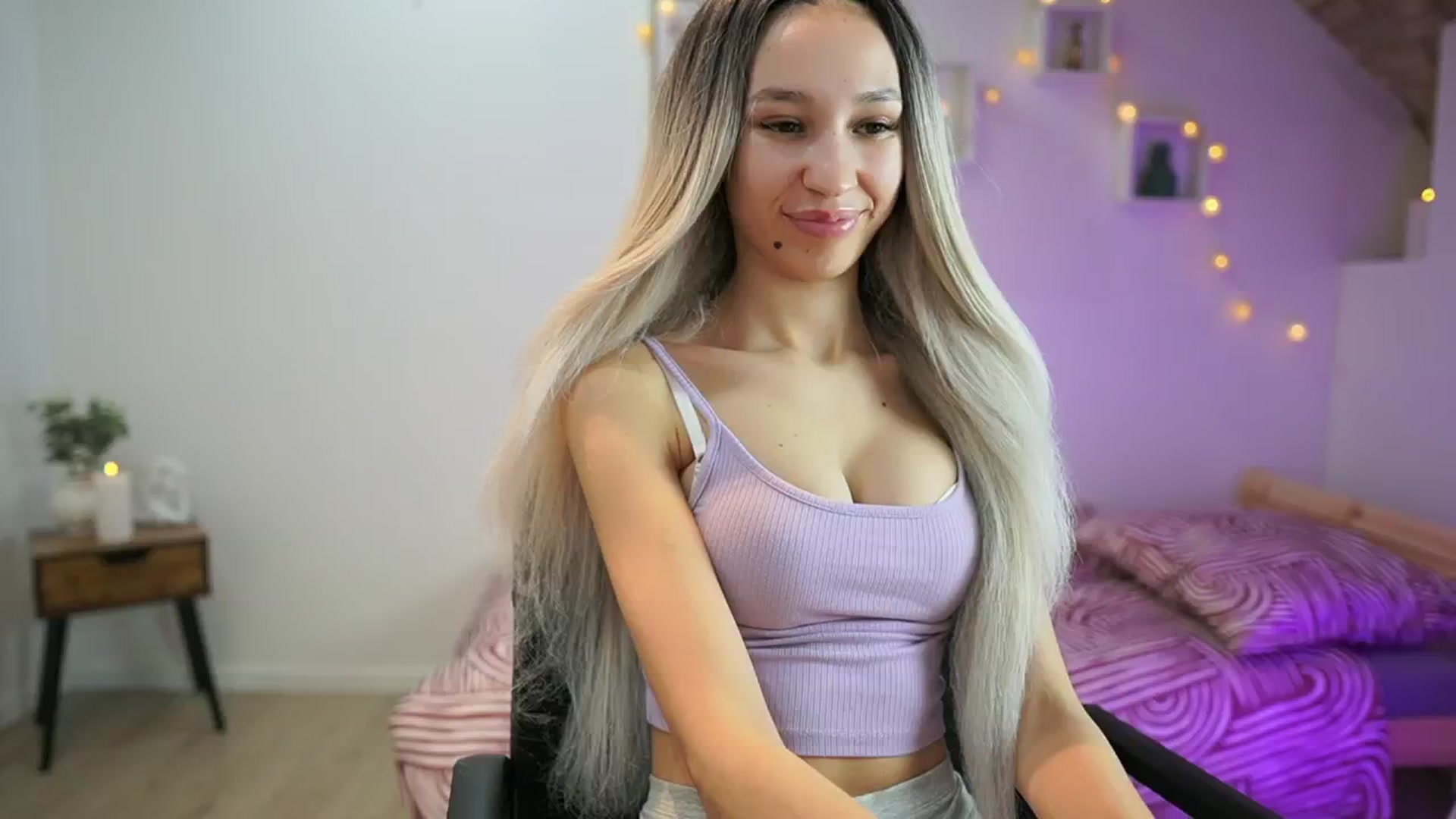 Gallery image thumbnail from Amai__Liu's myfreecams stream on, 12/28/2024, 22:04 image 14 of 20