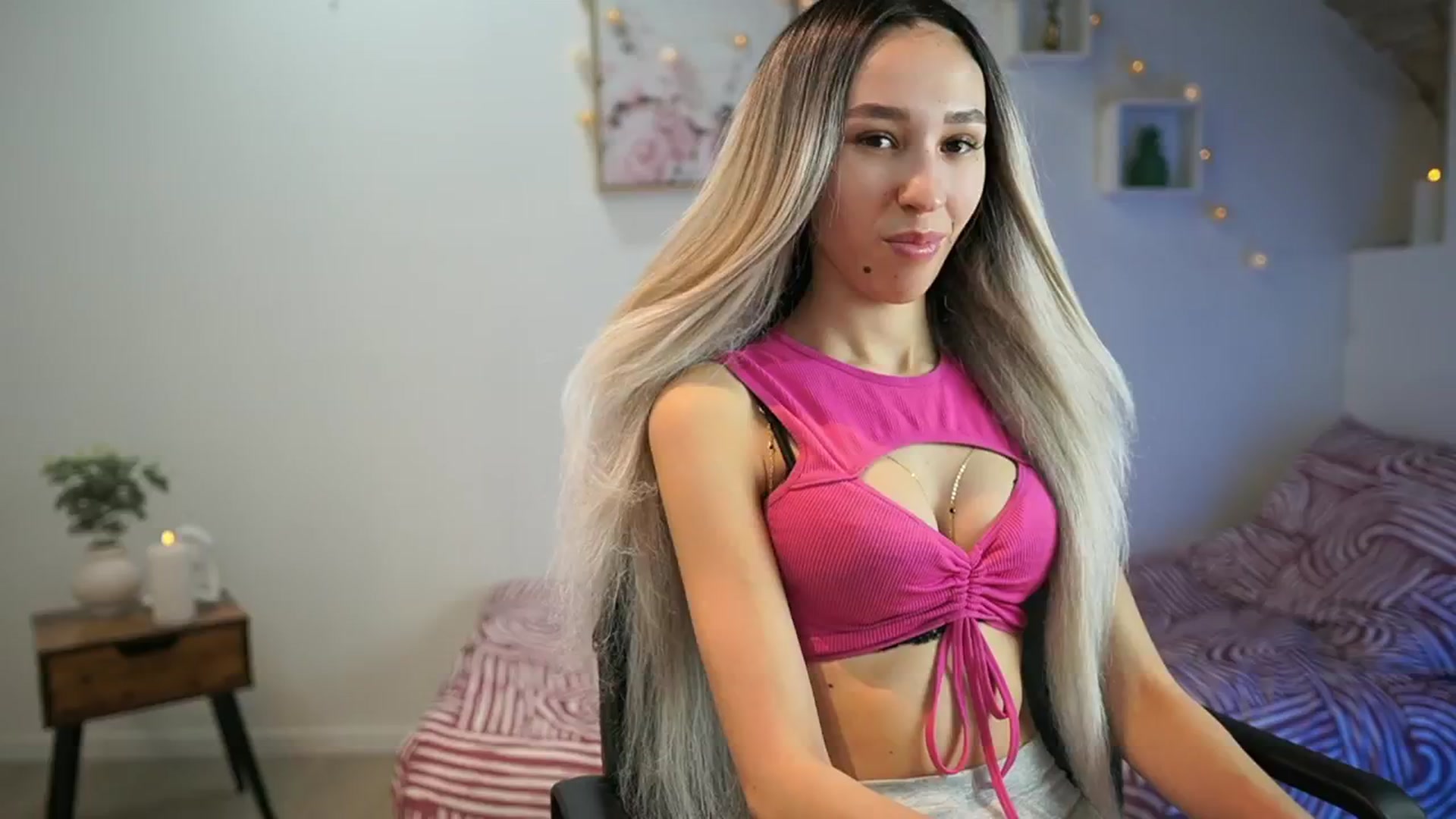 Gallery image thumbnail from Amai__Liu's myfreecams stream on, 01/15/2025, 22:10 image 13 of 20