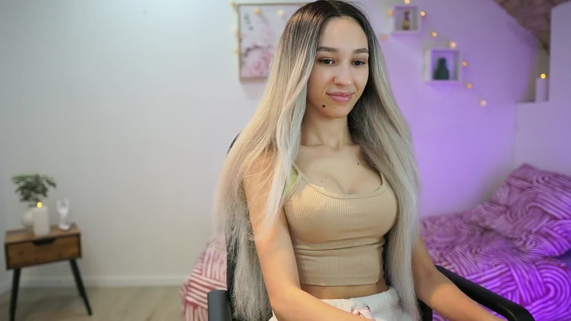 Gallery image thumbnail from Amai__Liu's myfreecams stream on, 01/19/2025, 20:25 image 7 of 20