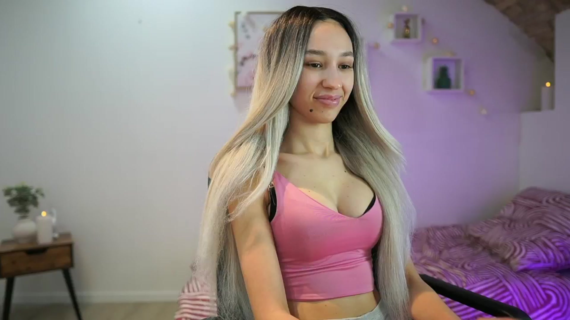 Gallery image thumbnail from Amai__Liu's myfreecams stream on, 02/04/2025, 22:52 image 4 of 20