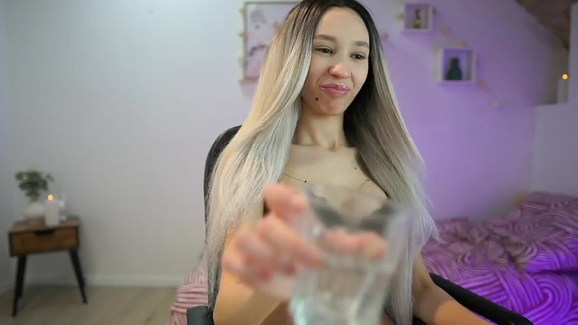 Gallery image thumbnail from Amai__Liu's myfreecams stream on, 02/06/2025, 24:16 image 3 of 20