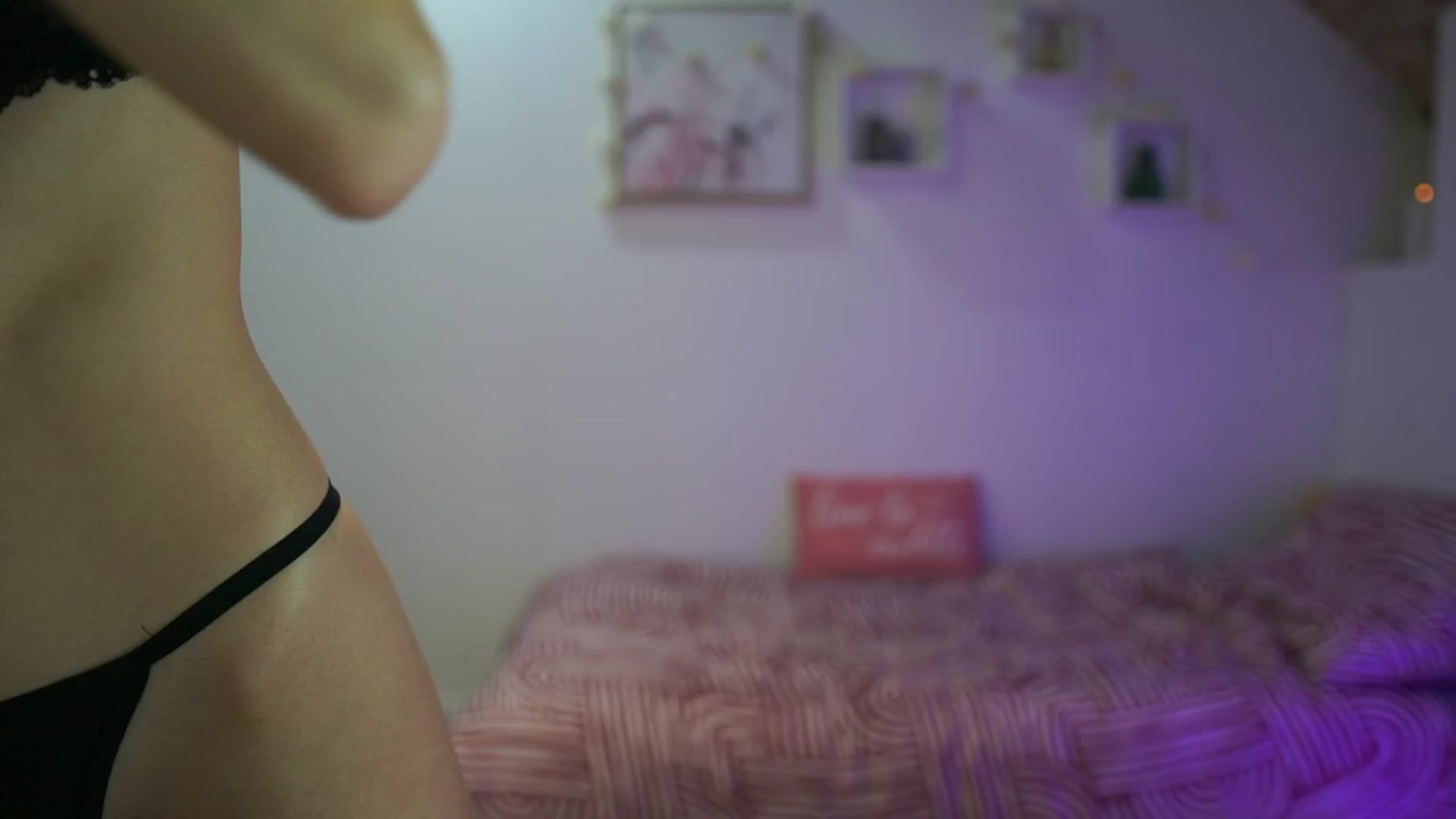 Gallery image thumbnail from Amai__Liu's myfreecams stream on, 02/06/2025, 24:16 image 13 of 20