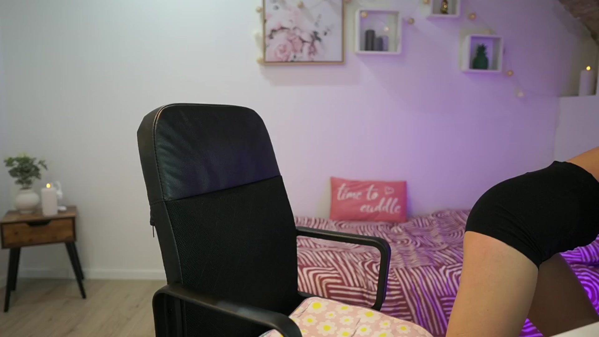 Gallery image thumbnail from Amai__Liu's myfreecams stream on, 02/09/2025, 20:39 image 1 of 20