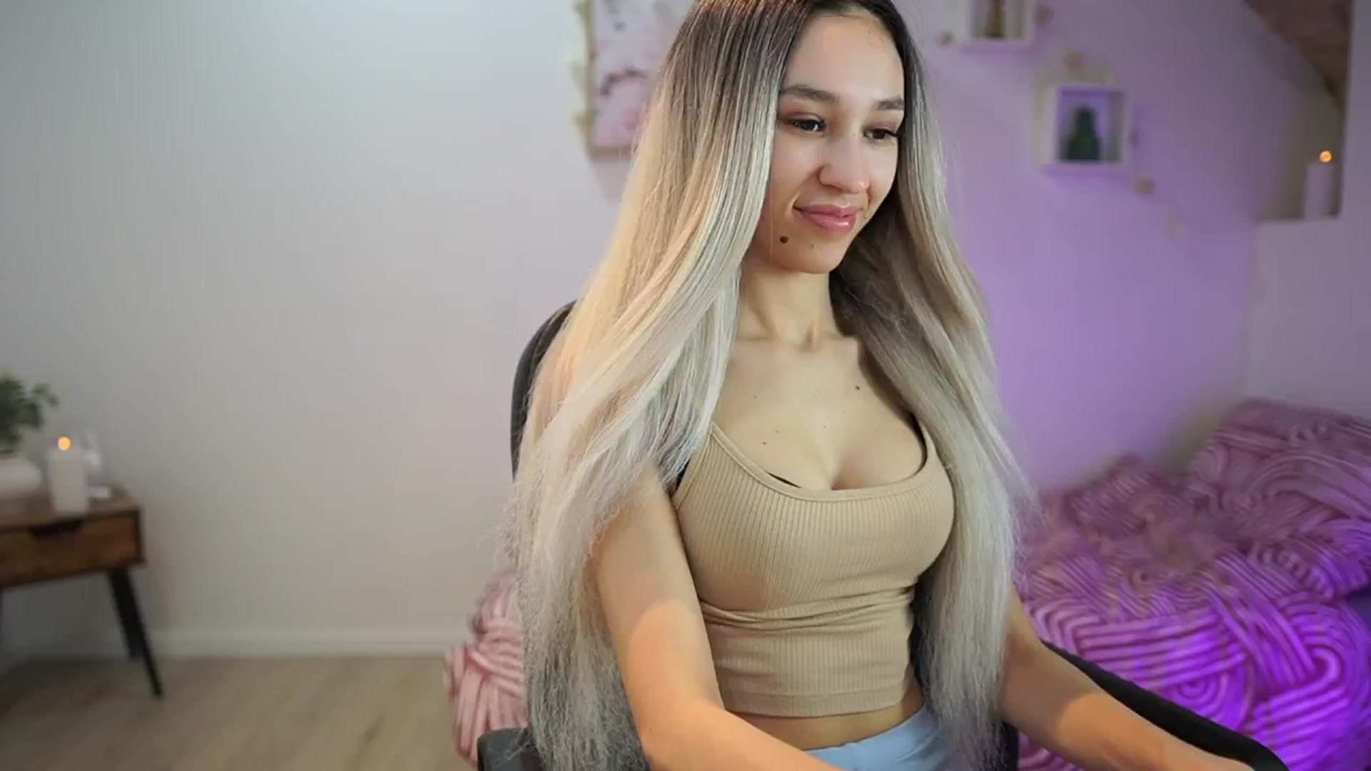 Gallery image thumbnail from Amai__Liu's myfreecams stream on, 02/26/2025, 19:55 image 18 of 20