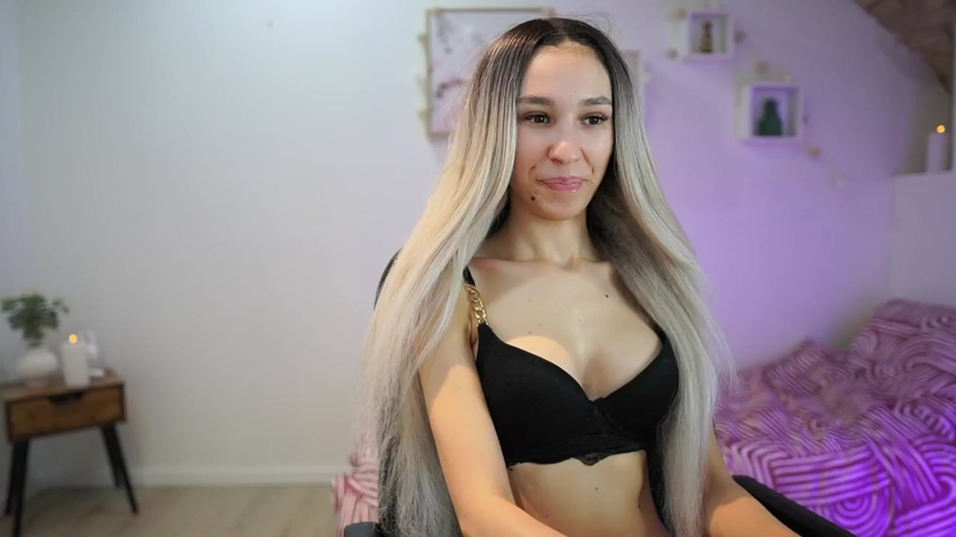 Gallery image thumbnail from Amai__Liu's myfreecams stream on, 02/26/2025, 23:57 image 5 of 20