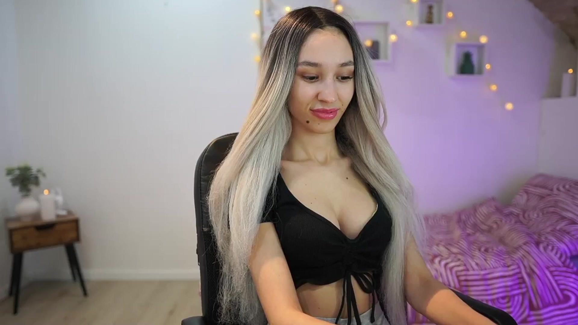 Gallery image thumbnail from Amai__Liu's myfreecams stream on, 03/04/2025, 19:40 image 7 of 20