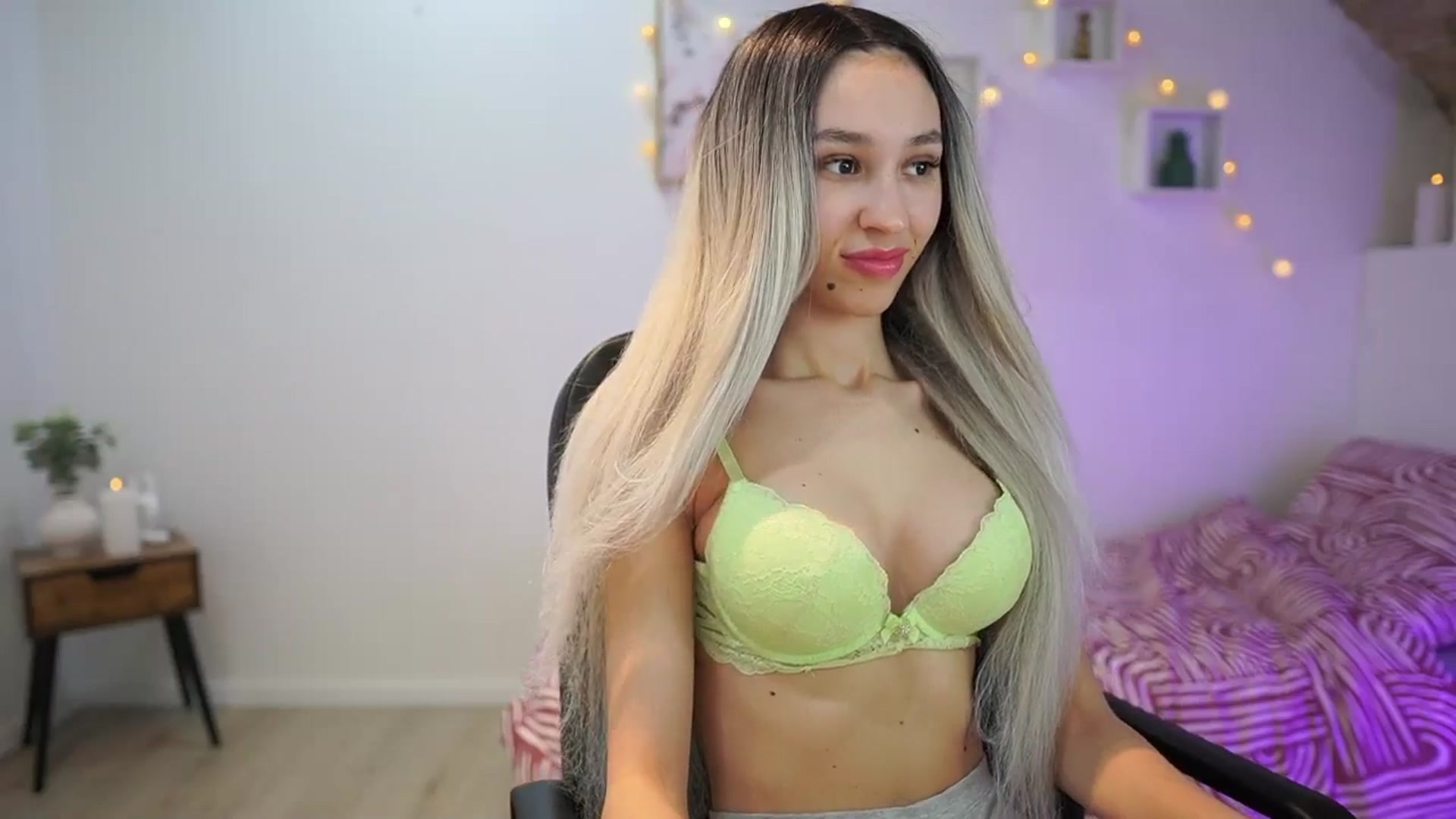 Gallery image thumbnail from Amai__Liu's myfreecams stream on, 03/04/2025, 20:54 image 3 of 20