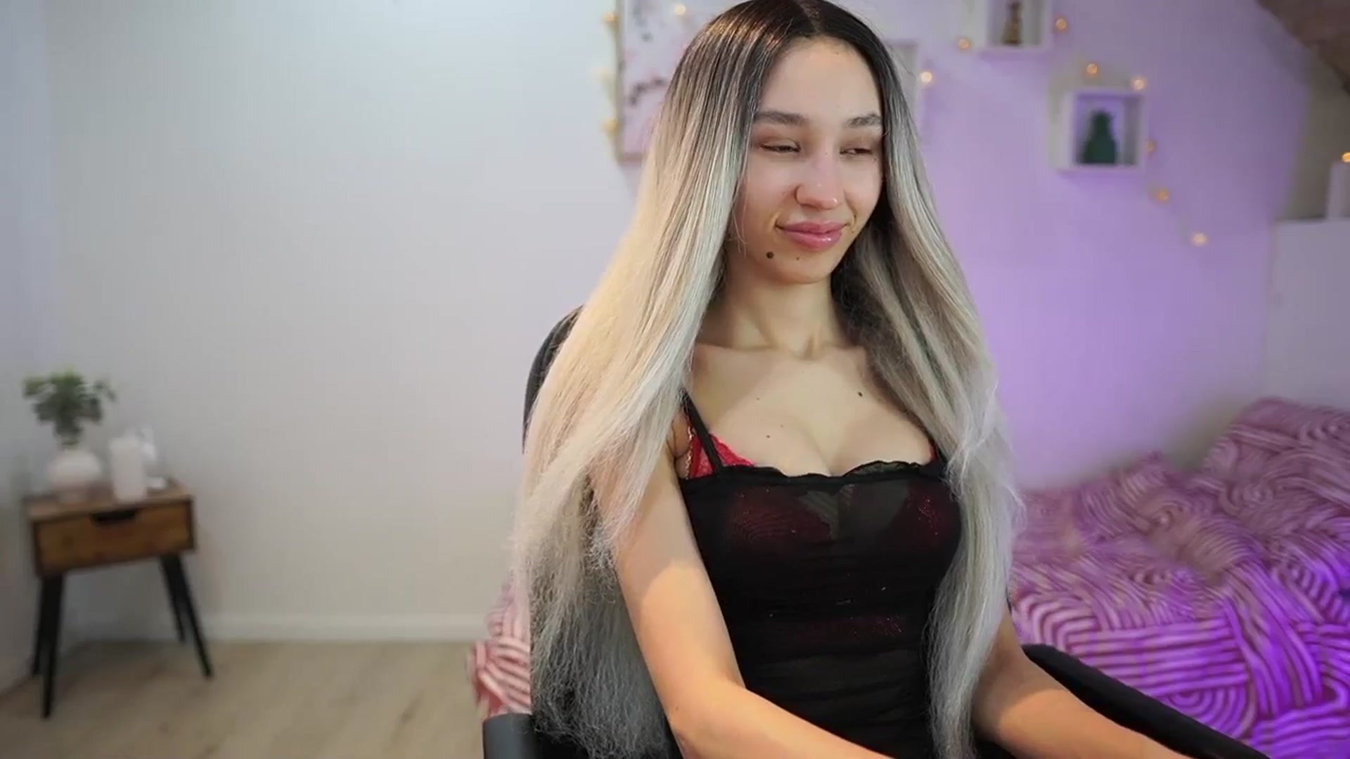 Gallery image thumbnail from Amai__Liu's myfreecams stream on, 03/08/2025, 20:57 image 3 of 20