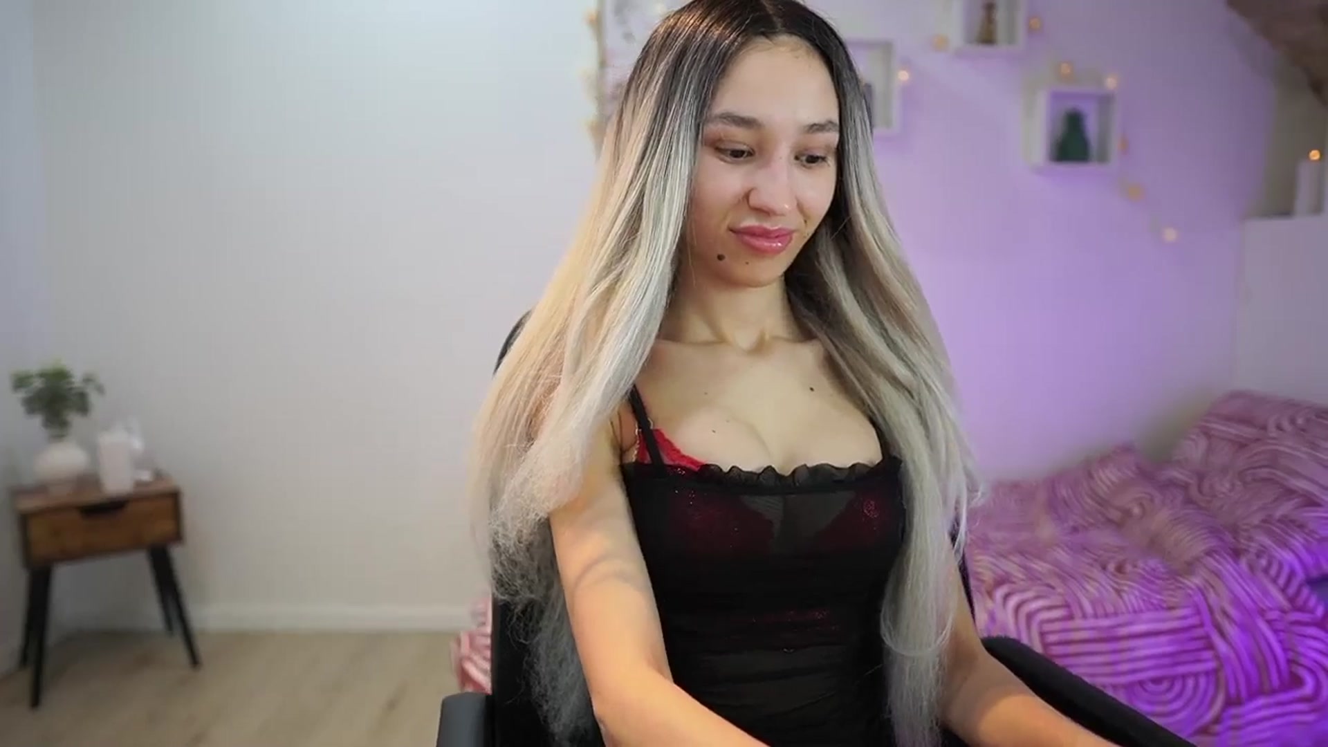 Gallery image thumbnail from Amai__Liu's myfreecams stream on, 03/08/2025, 20:57 image 9 of 20