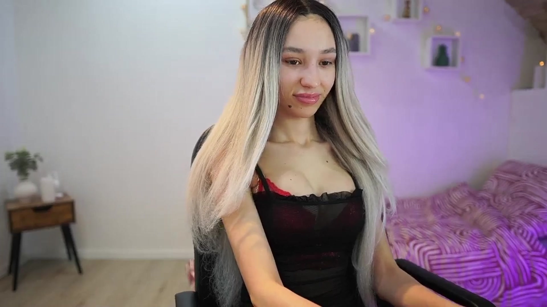 Gallery image thumbnail from Amai__Liu's myfreecams stream on, 03/08/2025, 20:57 image 11 of 20