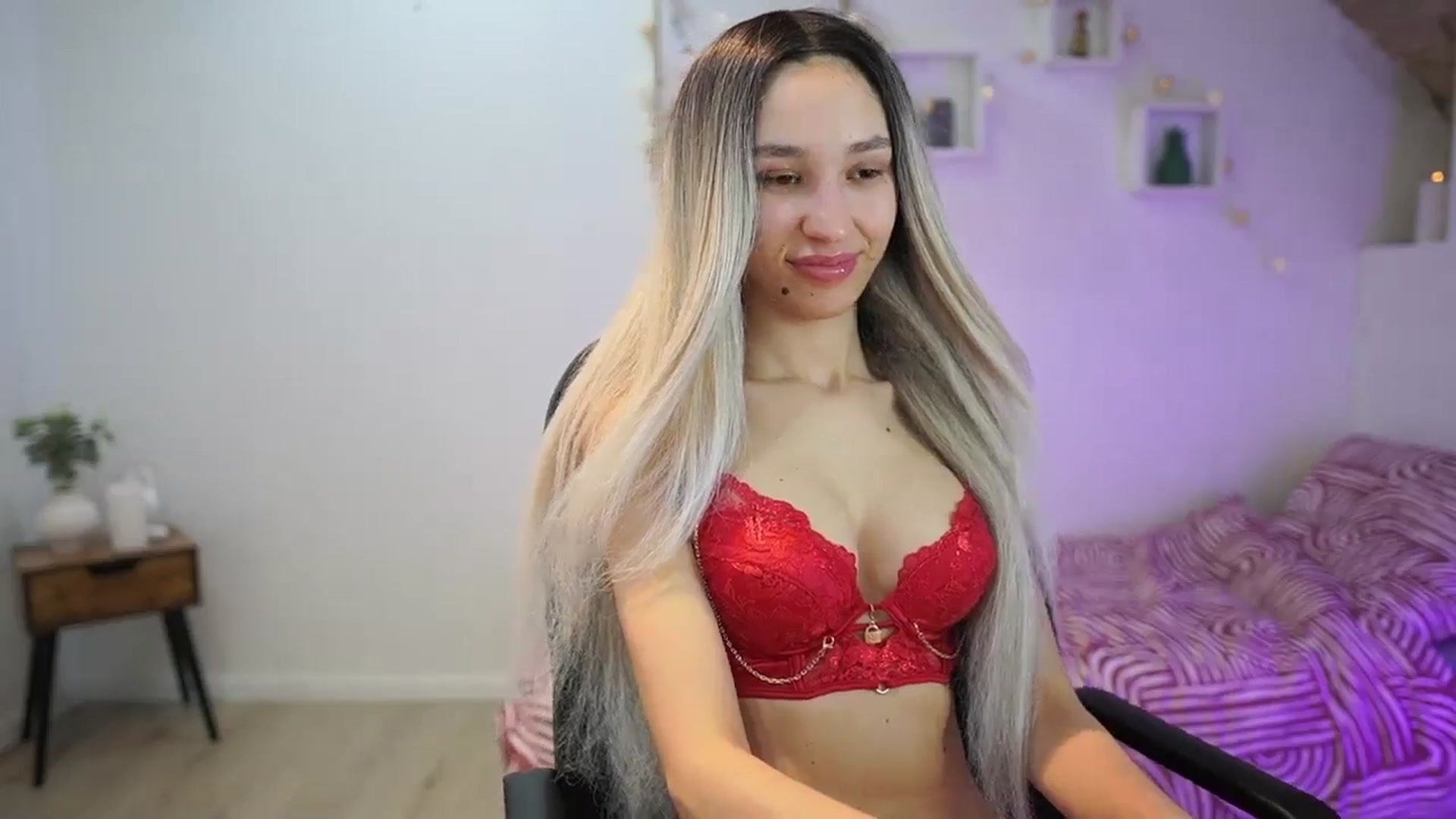 Gallery image thumbnail from Amai__Liu's myfreecams stream on, 03/08/2025, 23:40 image 19 of 20